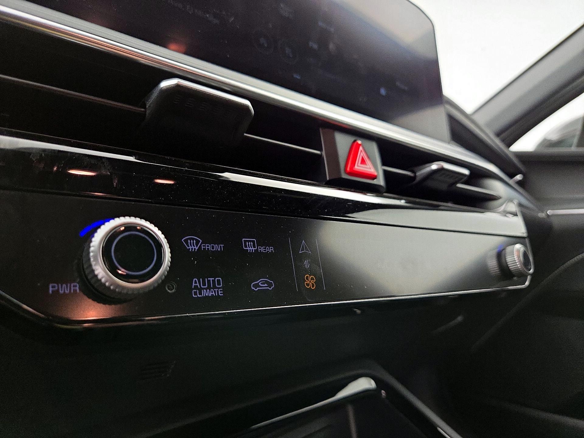 Thumbnail: 2025 Kia K5 - 17