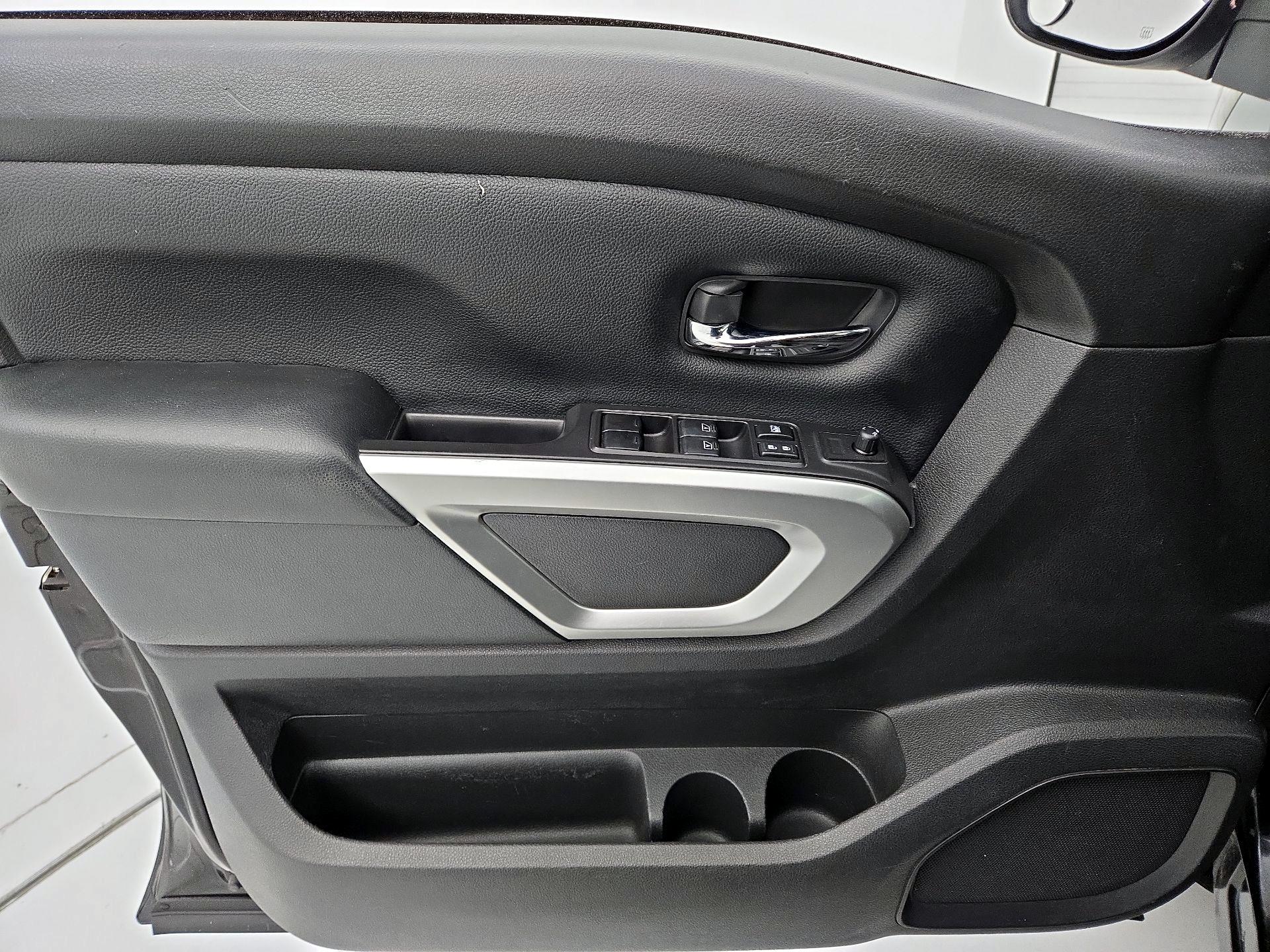 Thumbnail: 2021 Nissan Titan - 12