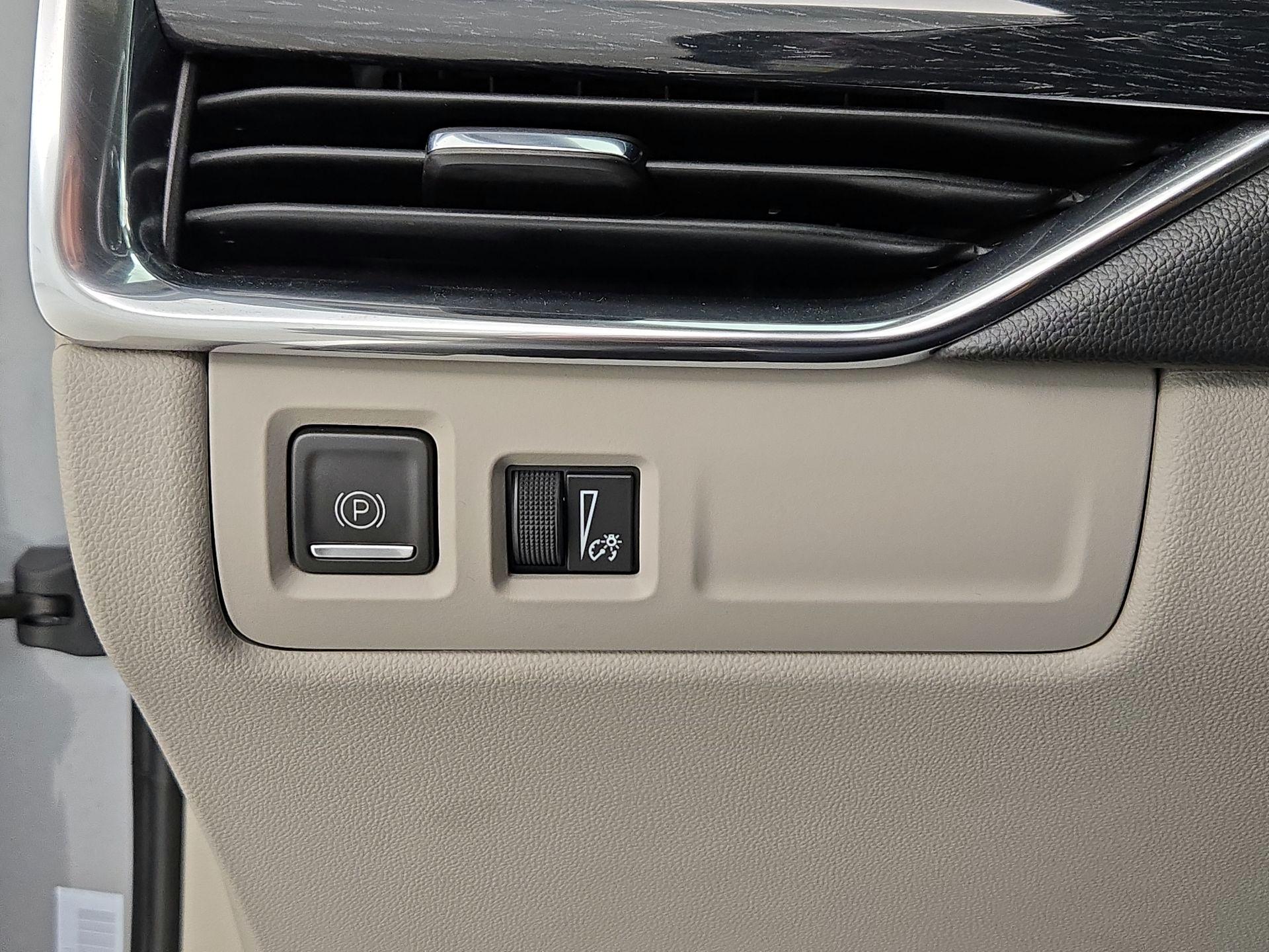 Thumbnail: 2023 Cadillac XT4 - 13