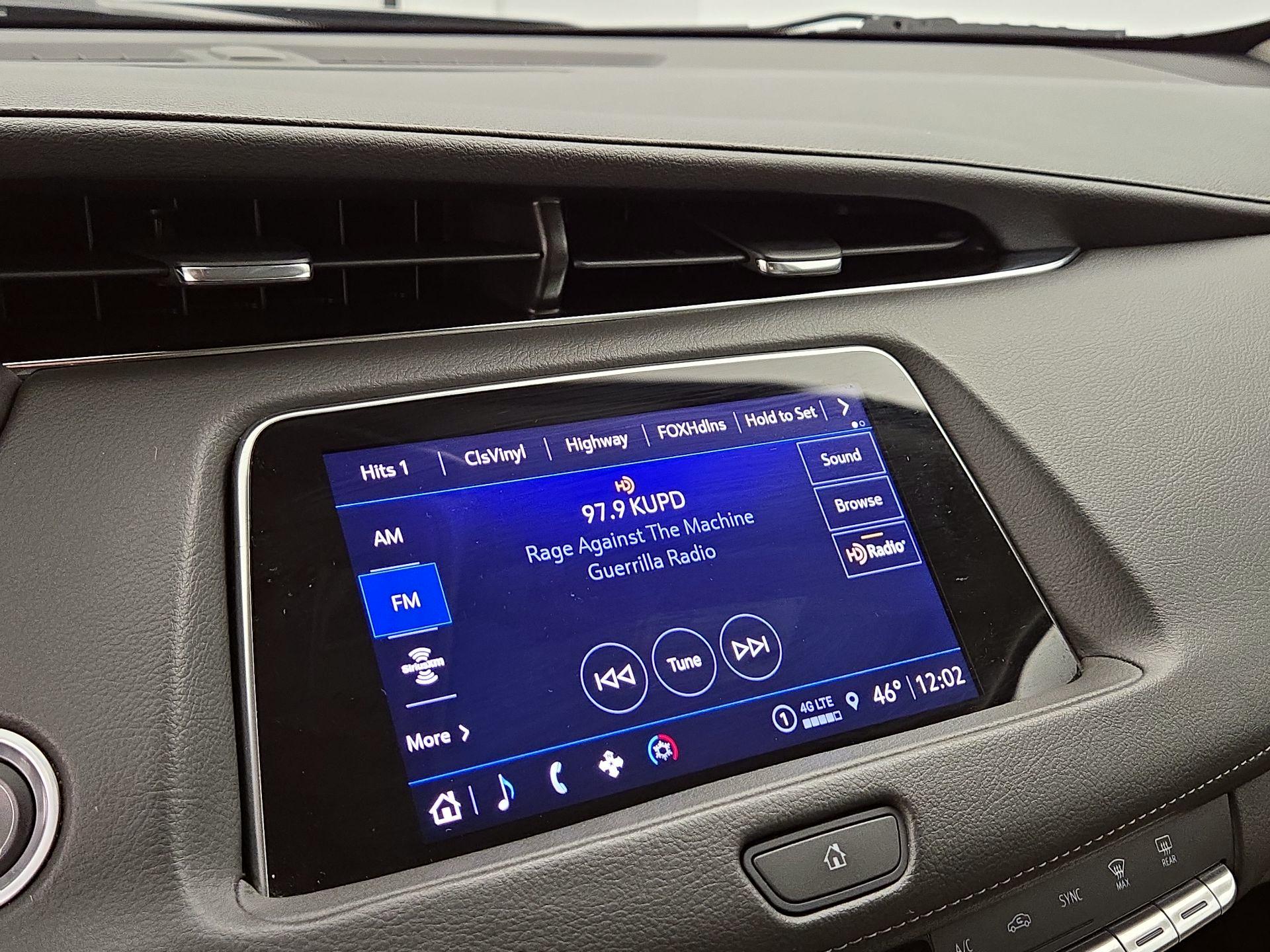 Thumbnail: 2023 Cadillac XT4 - 15