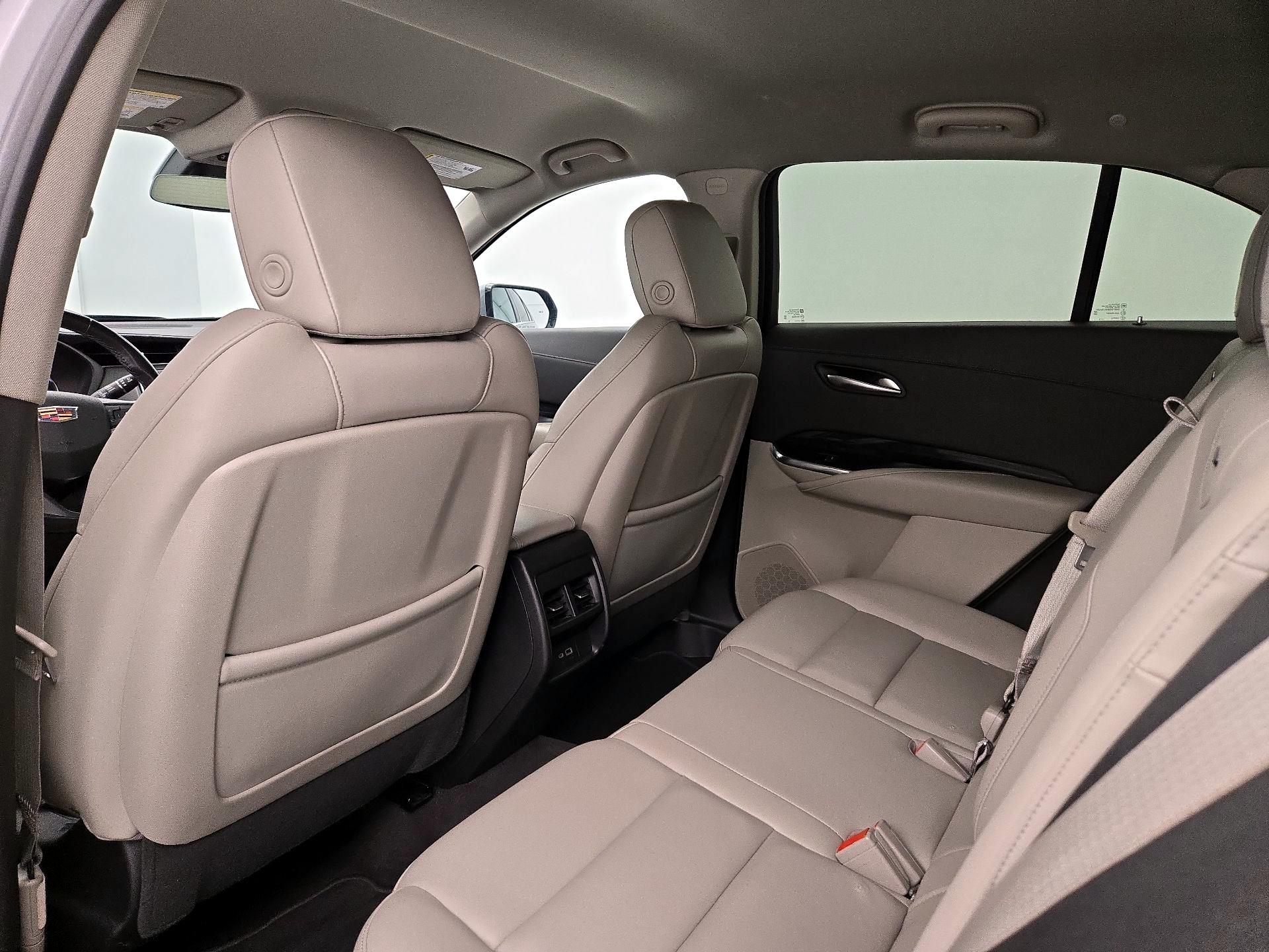 Thumbnail: 2023 Cadillac XT4 - 19