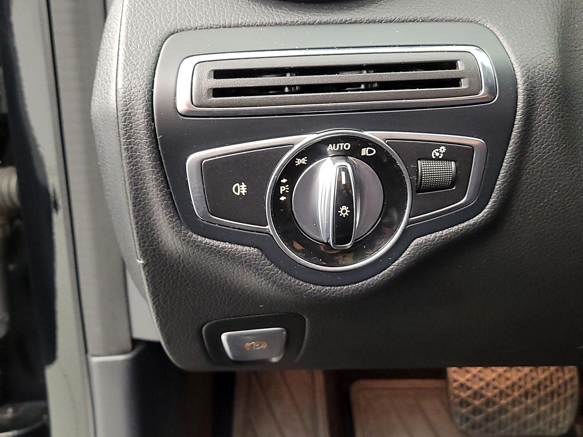 Thumbnail: 2016 Mercedes-Benz C-Class - 13