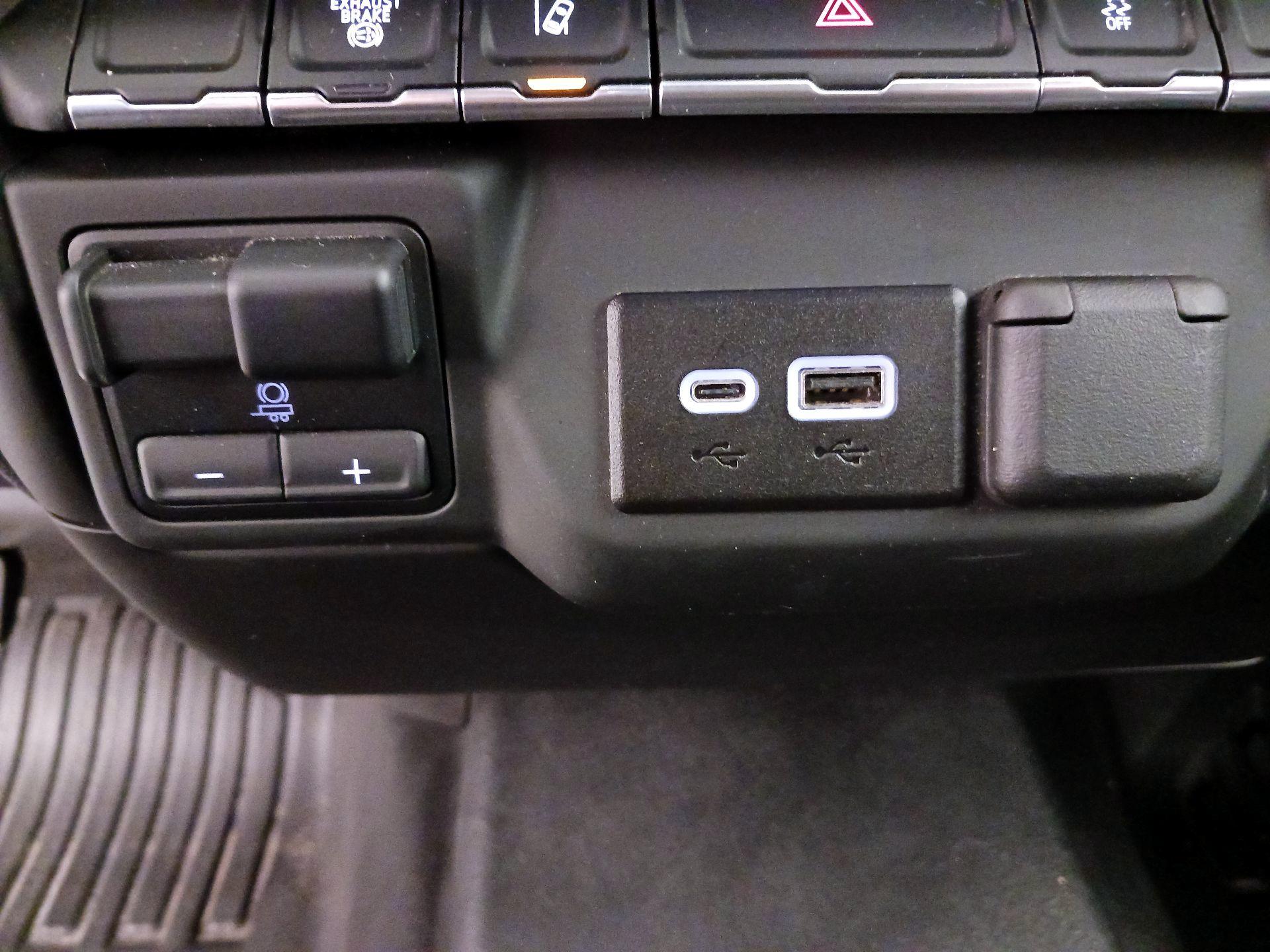 Thumbnail: 2024 GMC Sierra 3500 - 18