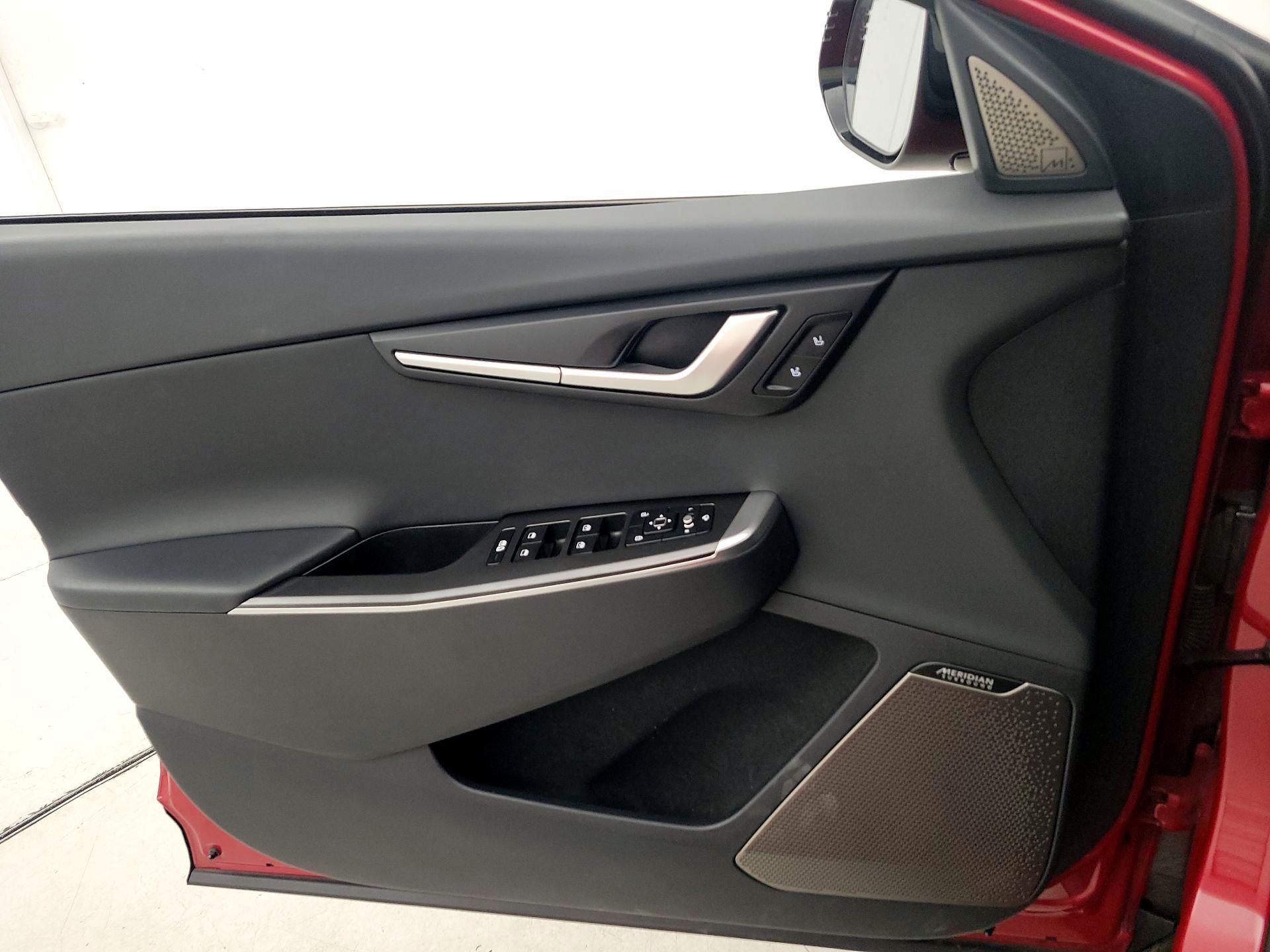 Thumbnail: 2022 Kia EV6 - 12