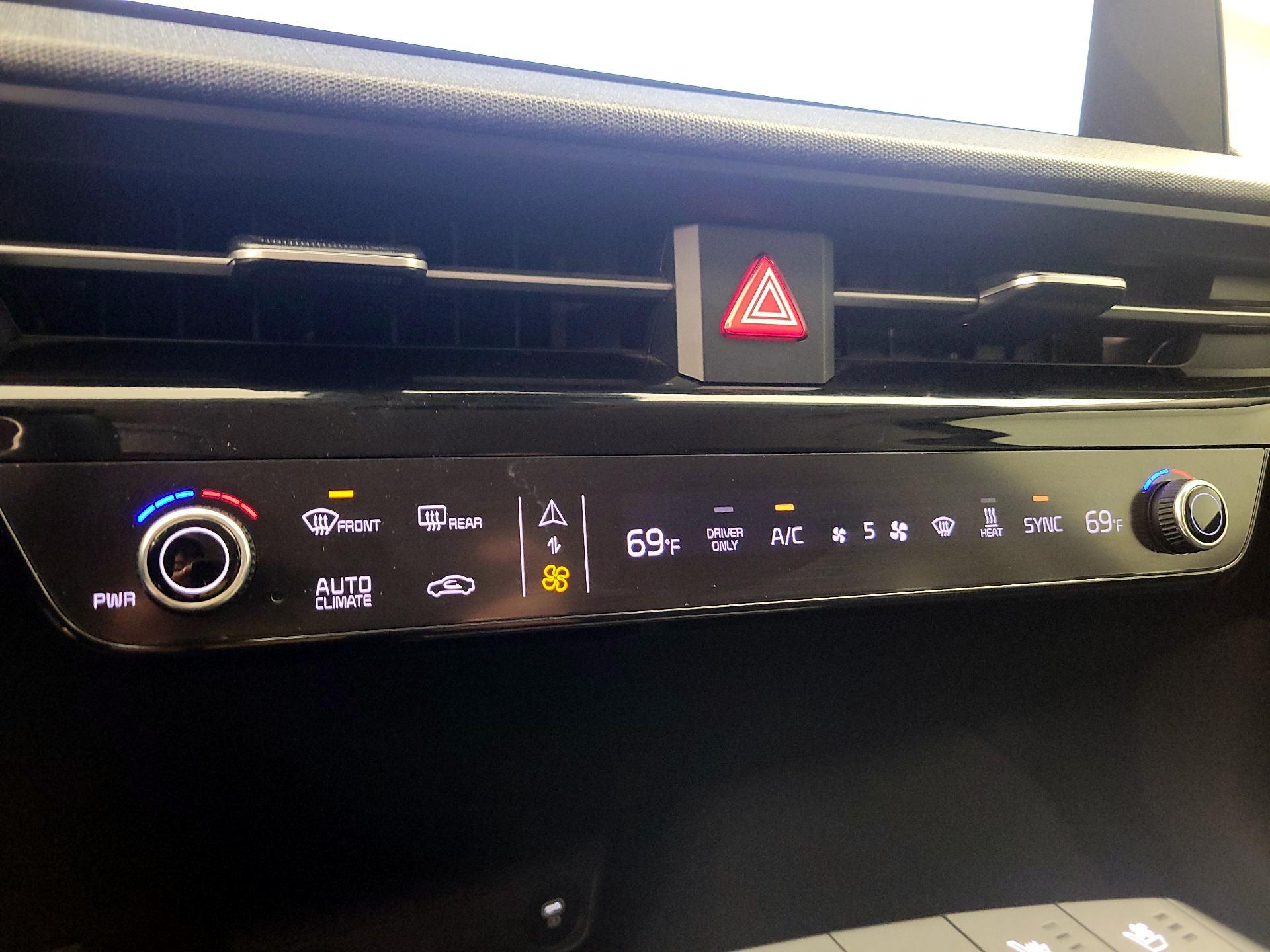 Thumbnail: 2022 Kia EV6 - 17