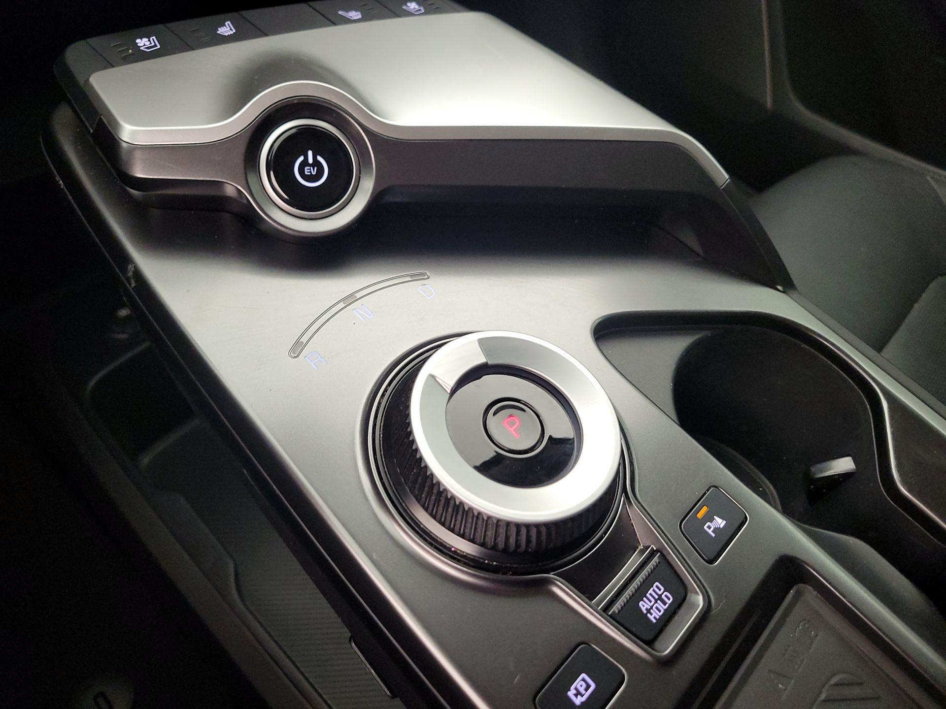 Thumbnail: 2022 Kia EV6 - 18