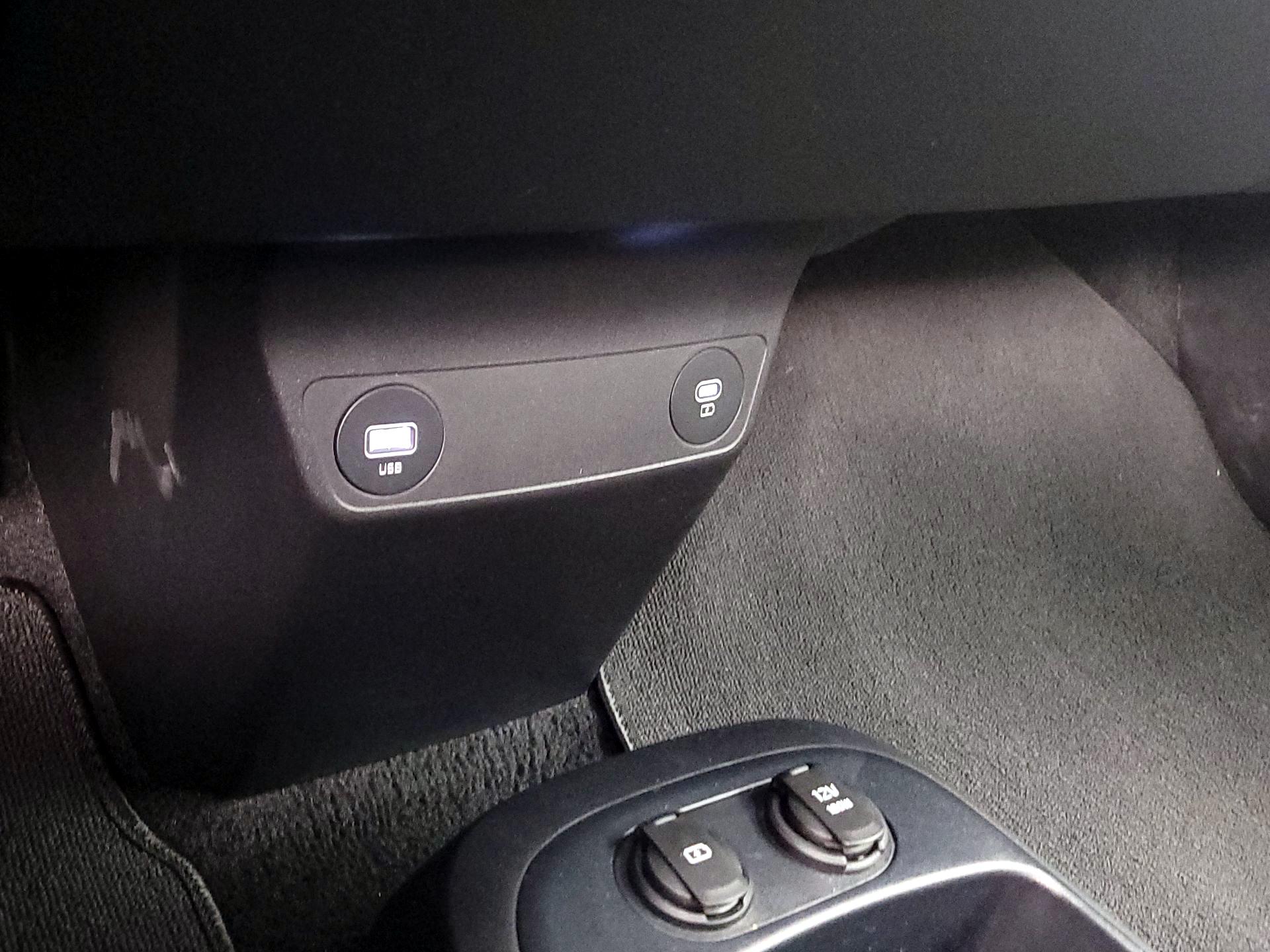 Thumbnail: 2022 Kia EV6 - 19