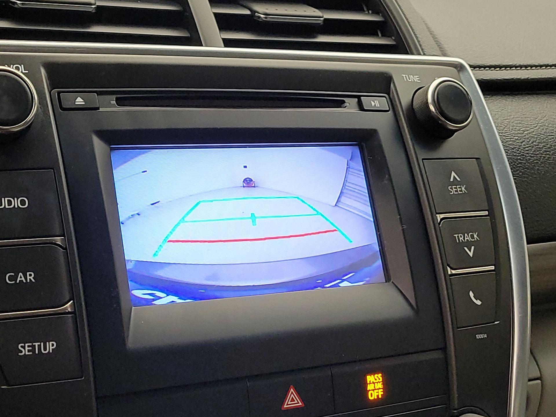 Thumbnail: 2016 Toyota Camry - 14