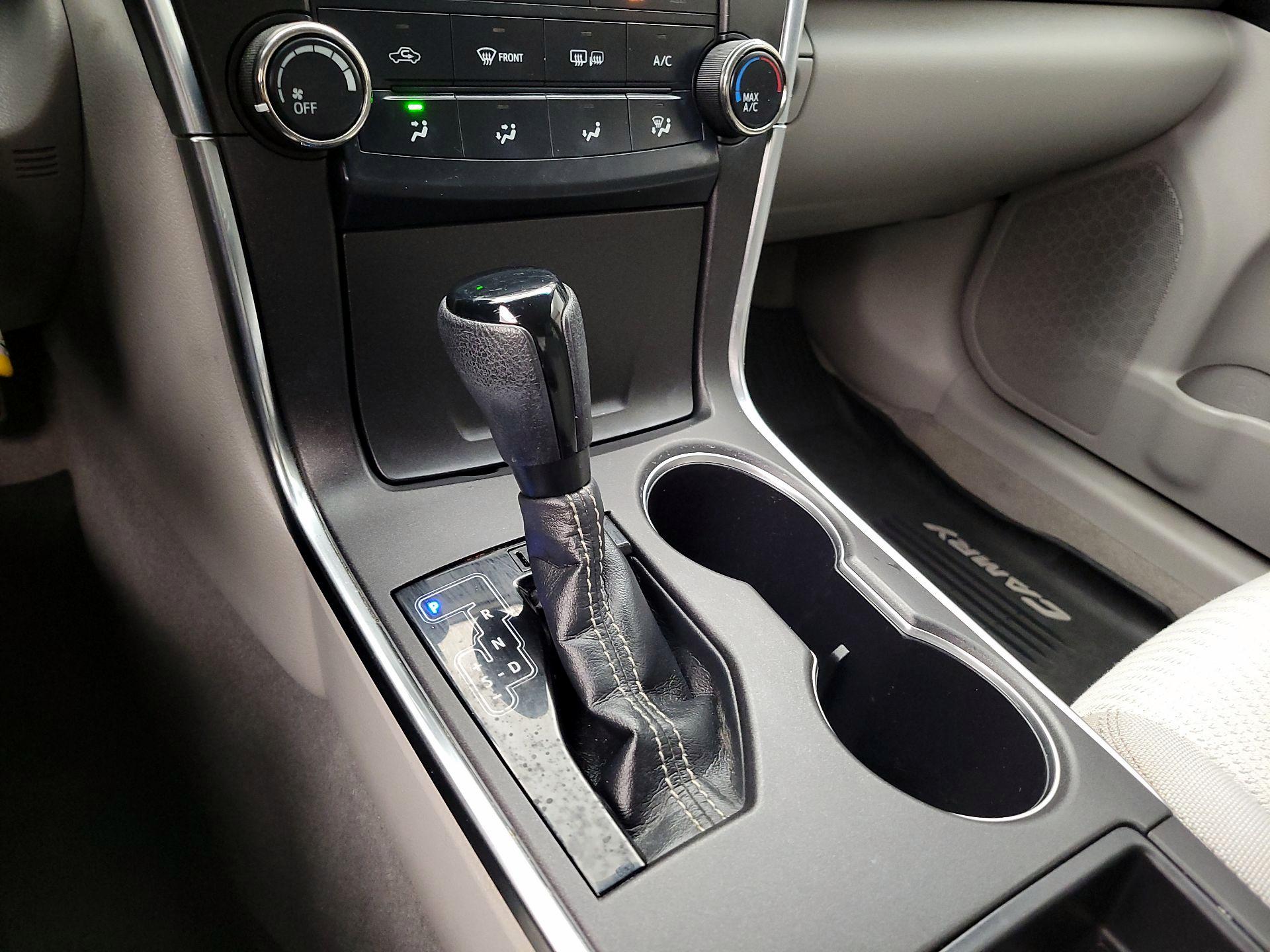 Thumbnail: 2016 Toyota Camry - 17