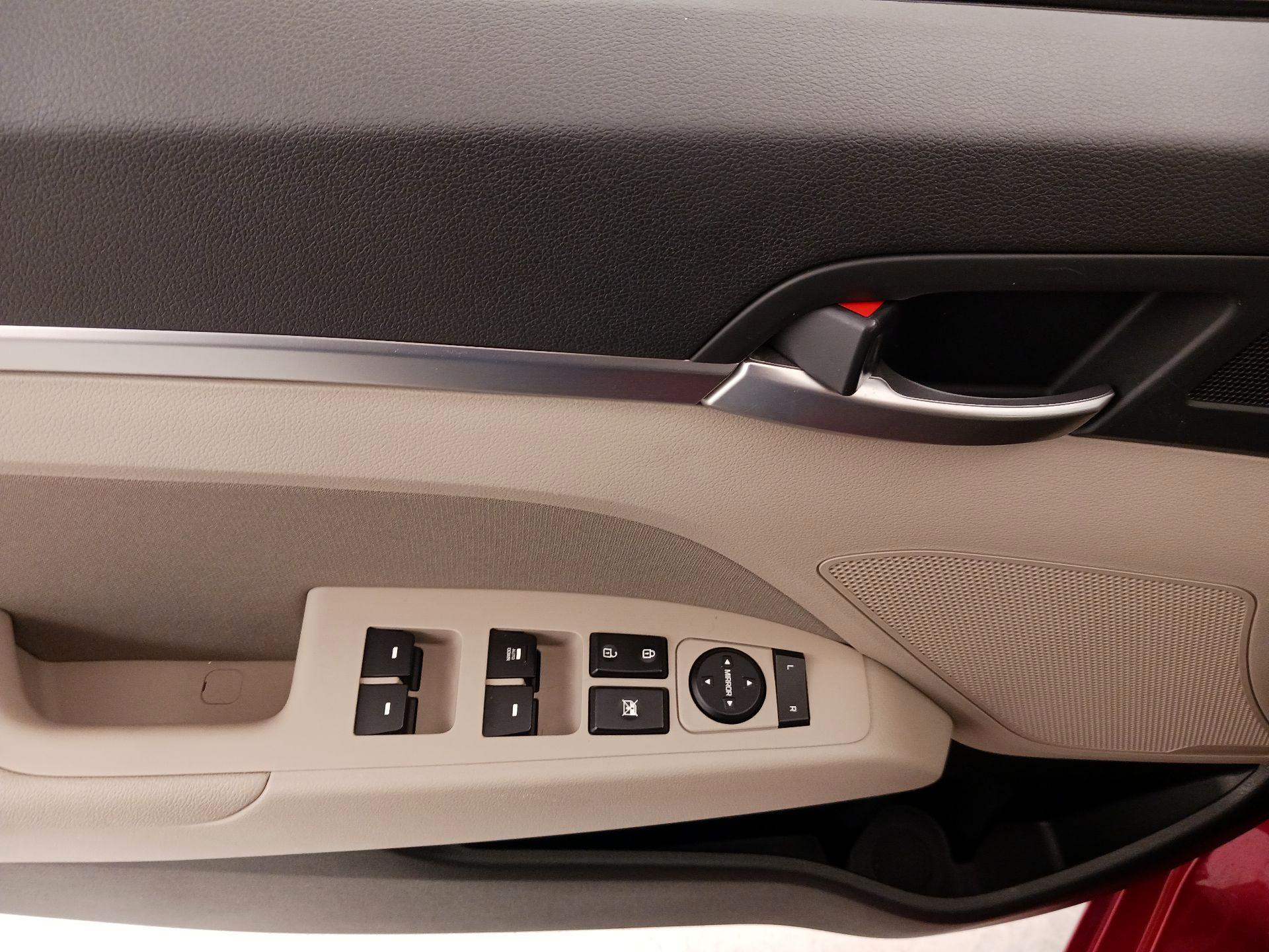 Thumbnail: 2020 Hyundai Elantra - 12