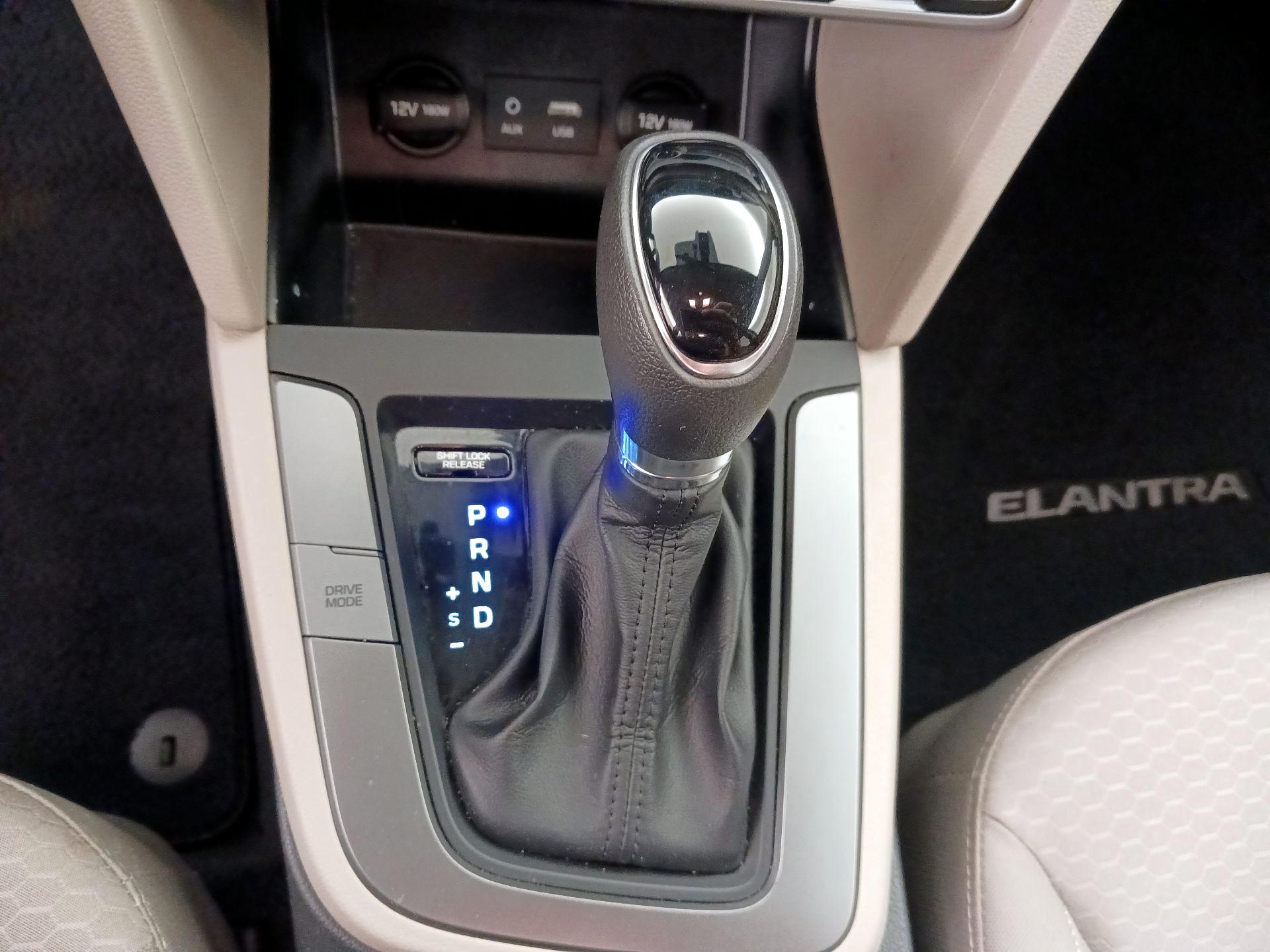 Thumbnail: 2020 Hyundai Elantra - 17