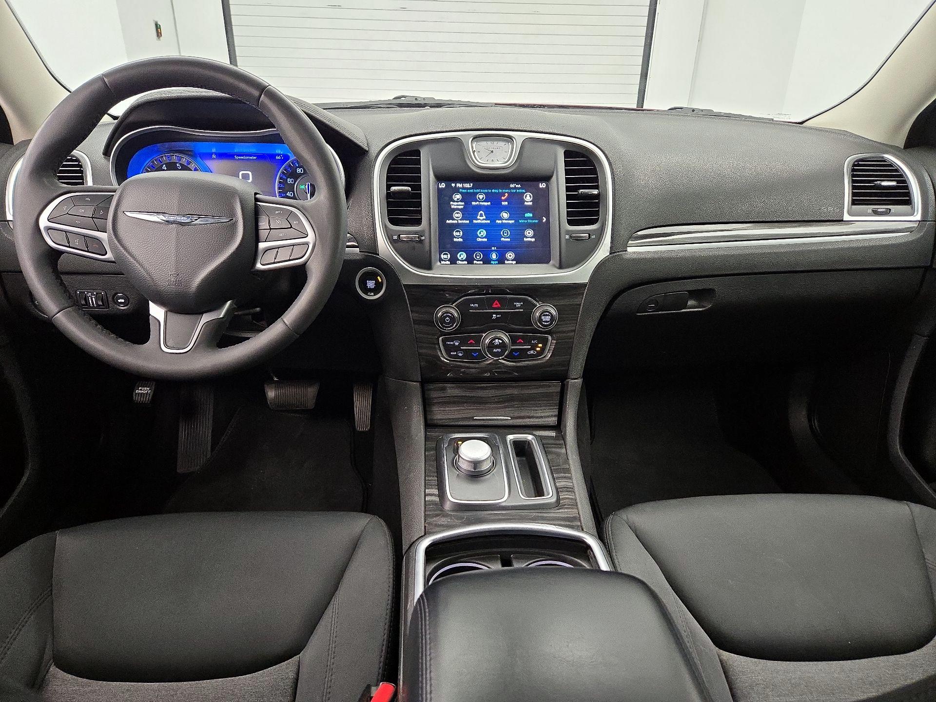 Thumbnail: 2022 Chrysler 300 - 9