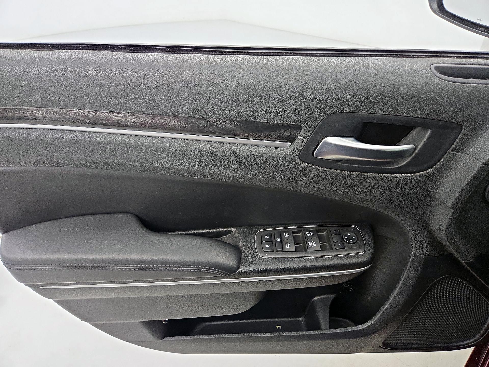 Thumbnail: 2022 Chrysler 300 - 12