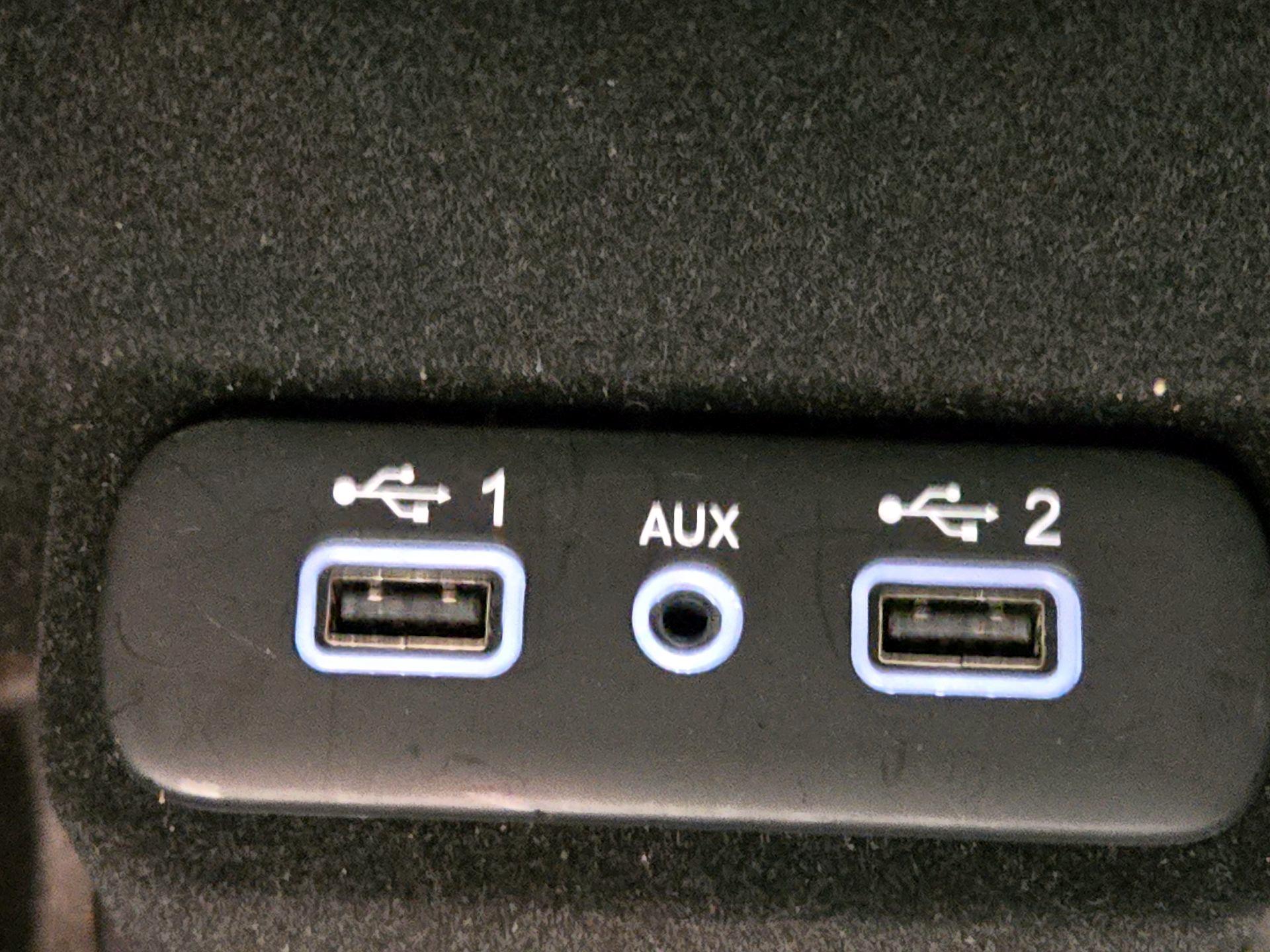 Thumbnail: 2022 Chrysler 300 - 18