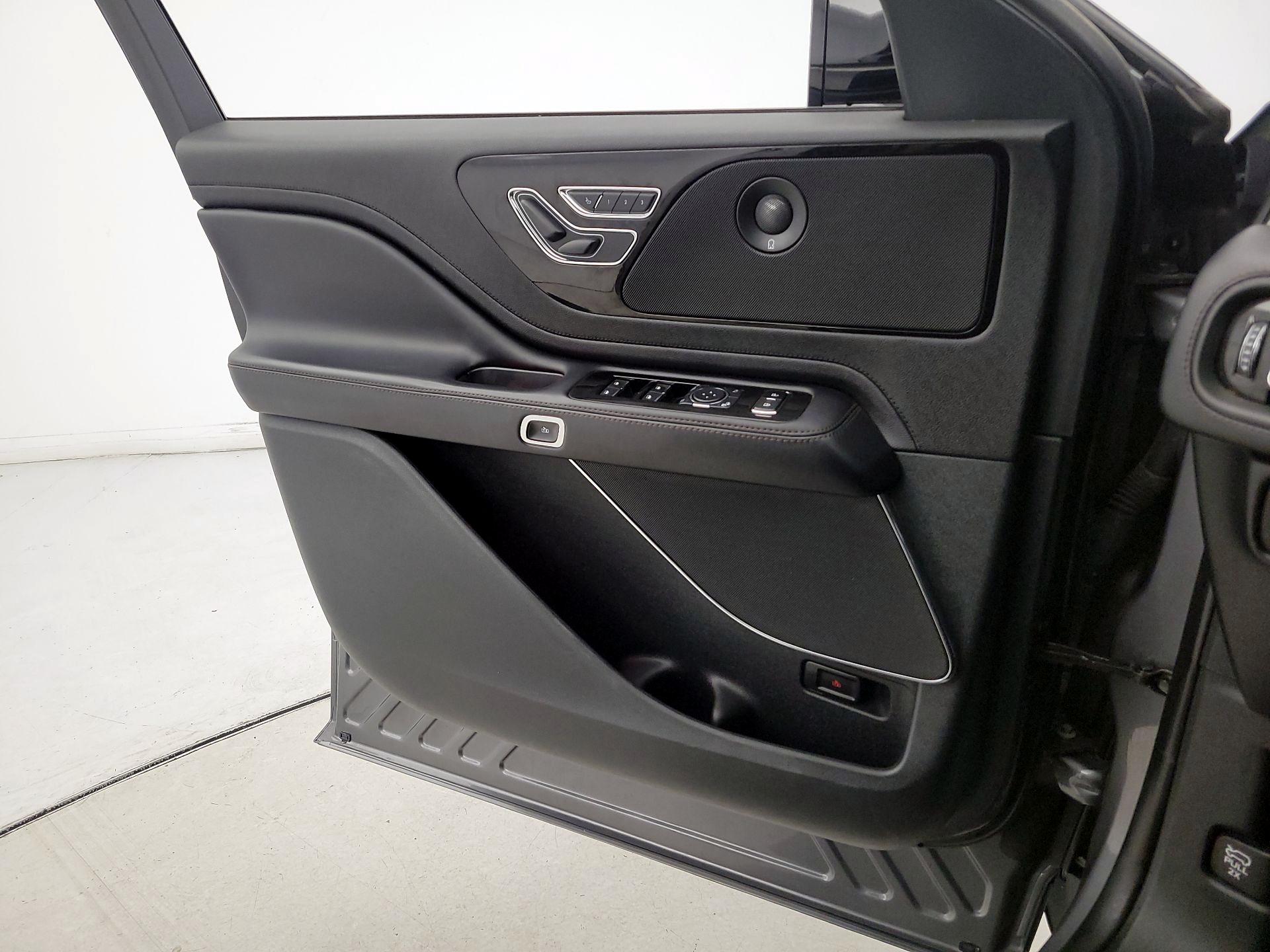 Thumbnail: 2023 Lincoln Aviator - 12