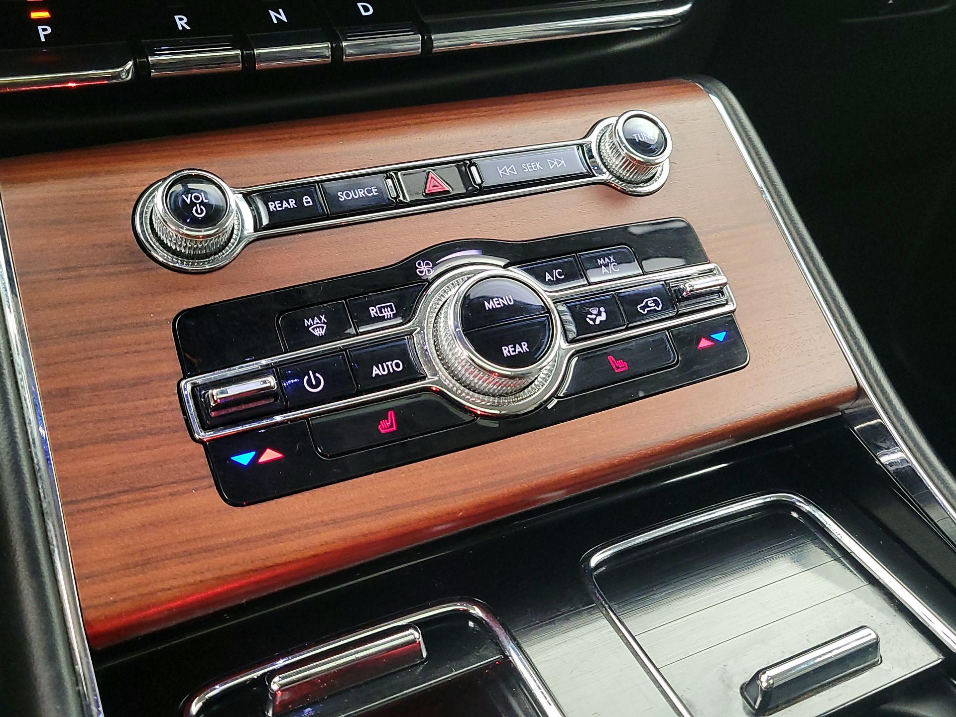 Thumbnail: 2023 Lincoln Aviator - 17