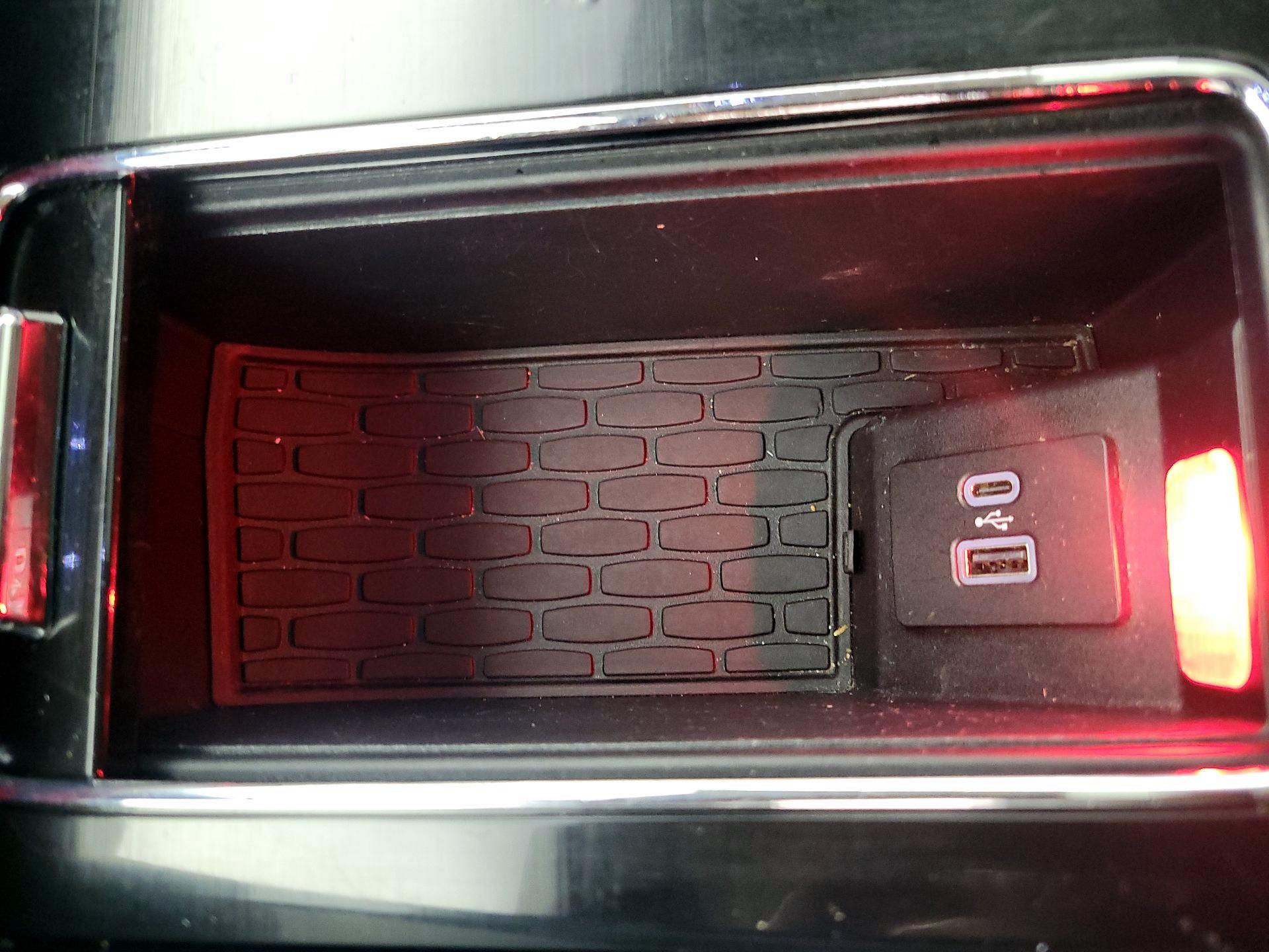 Thumbnail: 2023 Lincoln Aviator - 19