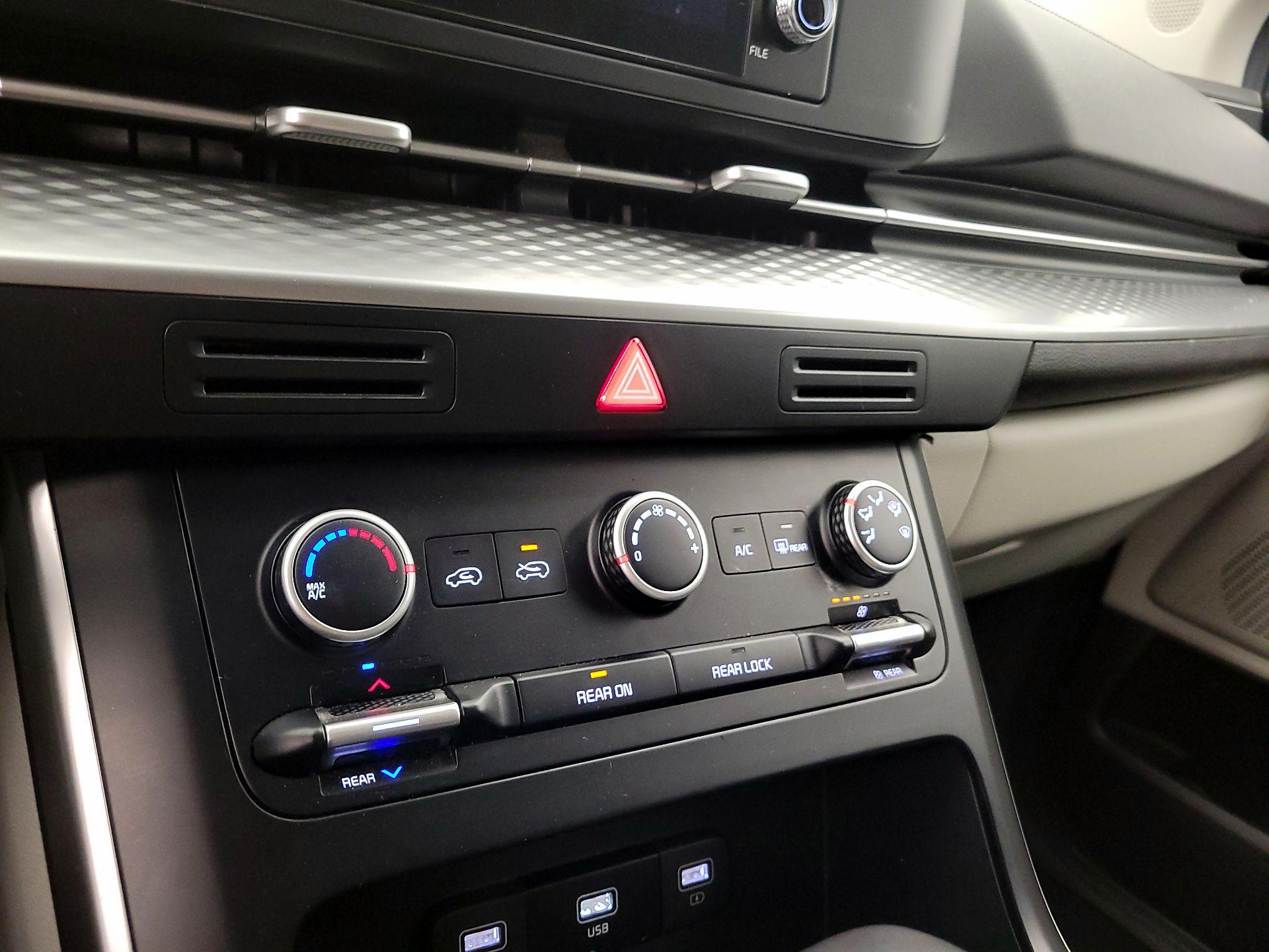 Thumbnail: 2024 Kia Carnival - 16