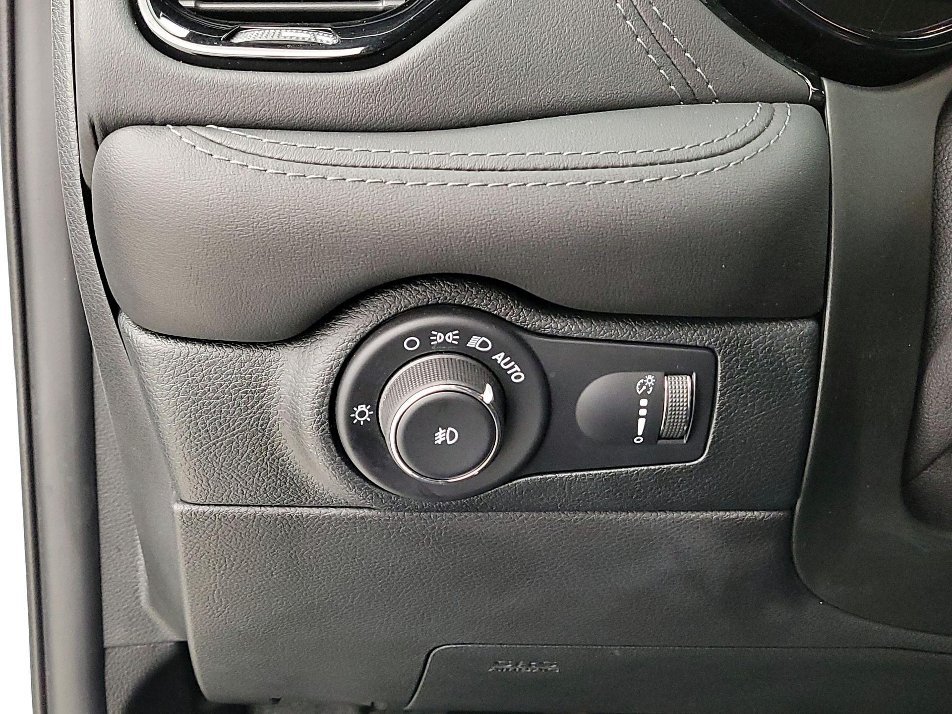 Thumbnail: 2022 Dodge Durango - 13