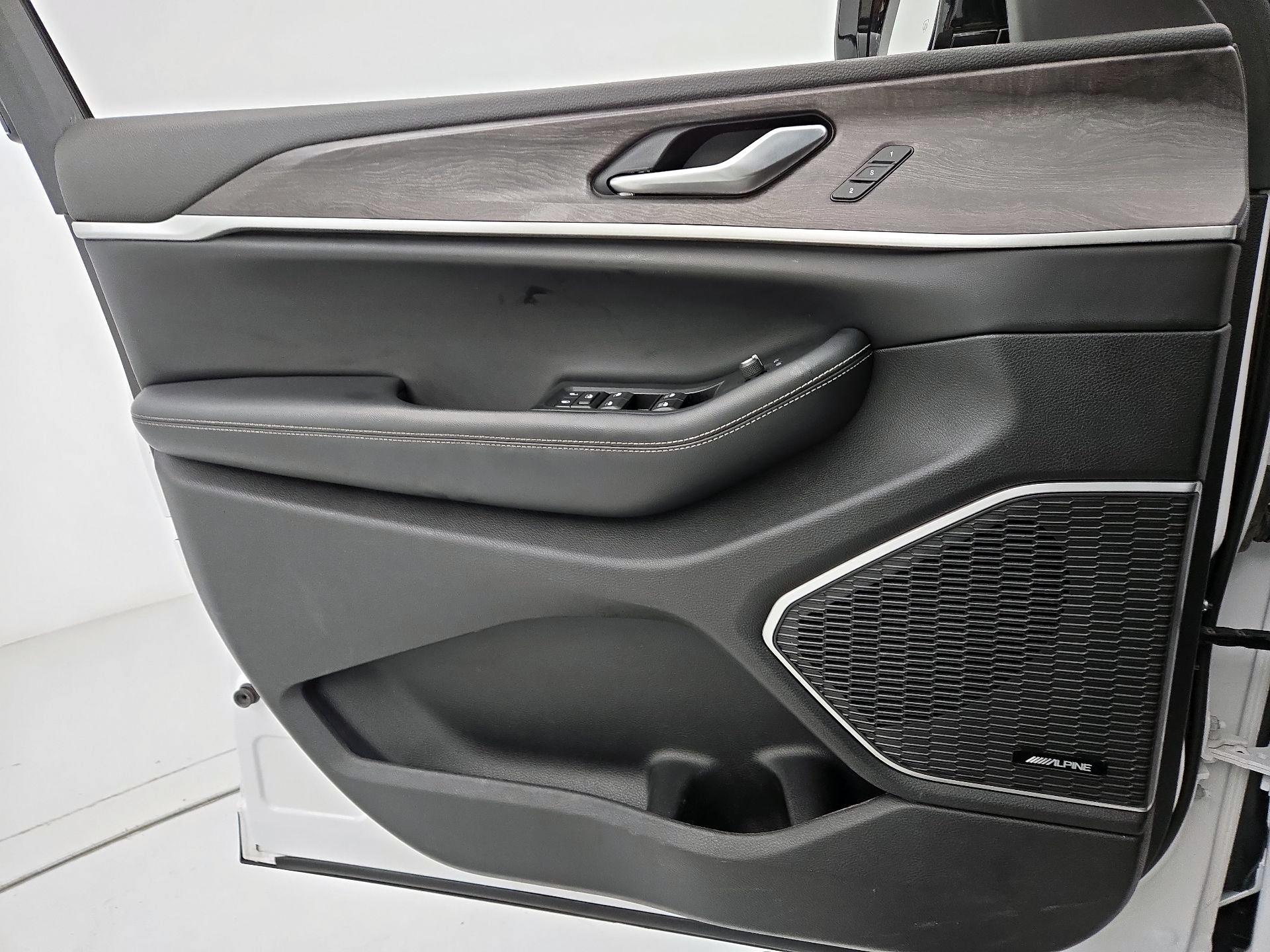 Thumbnail: 2023 Jeep Grand Cherokee - 12