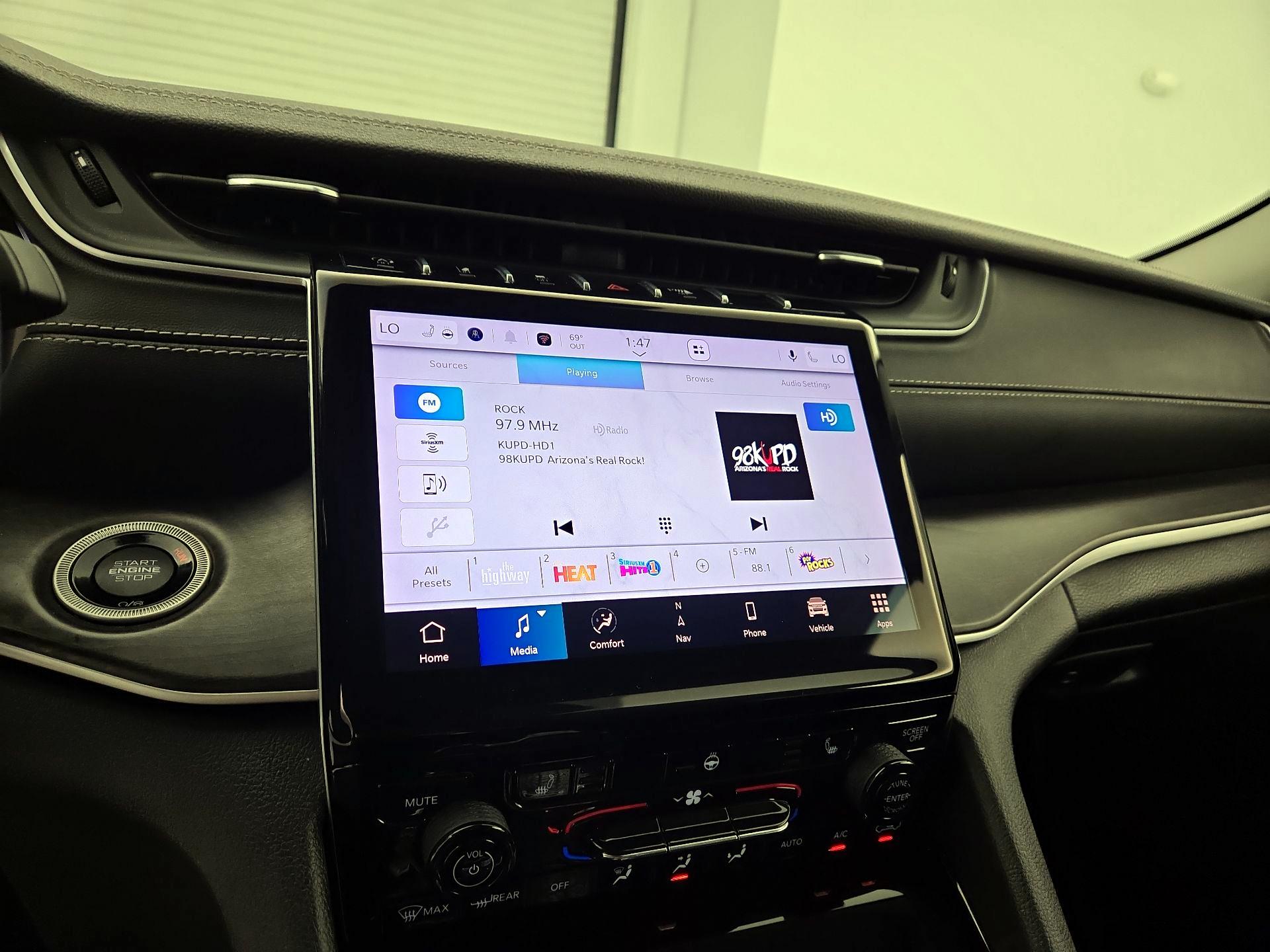 Thumbnail: 2023 Jeep Grand Cherokee - 16