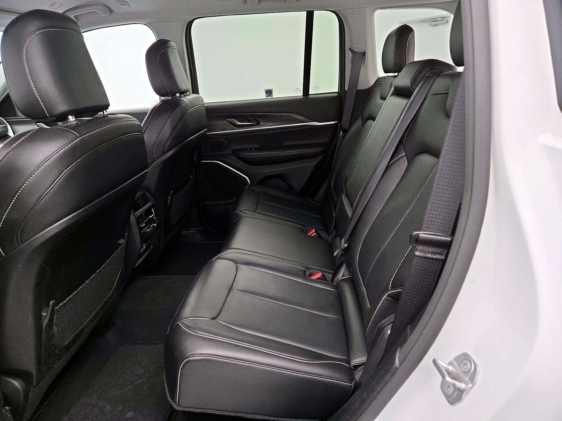 Thumbnail: 2023 Jeep Grand Cherokee - 20