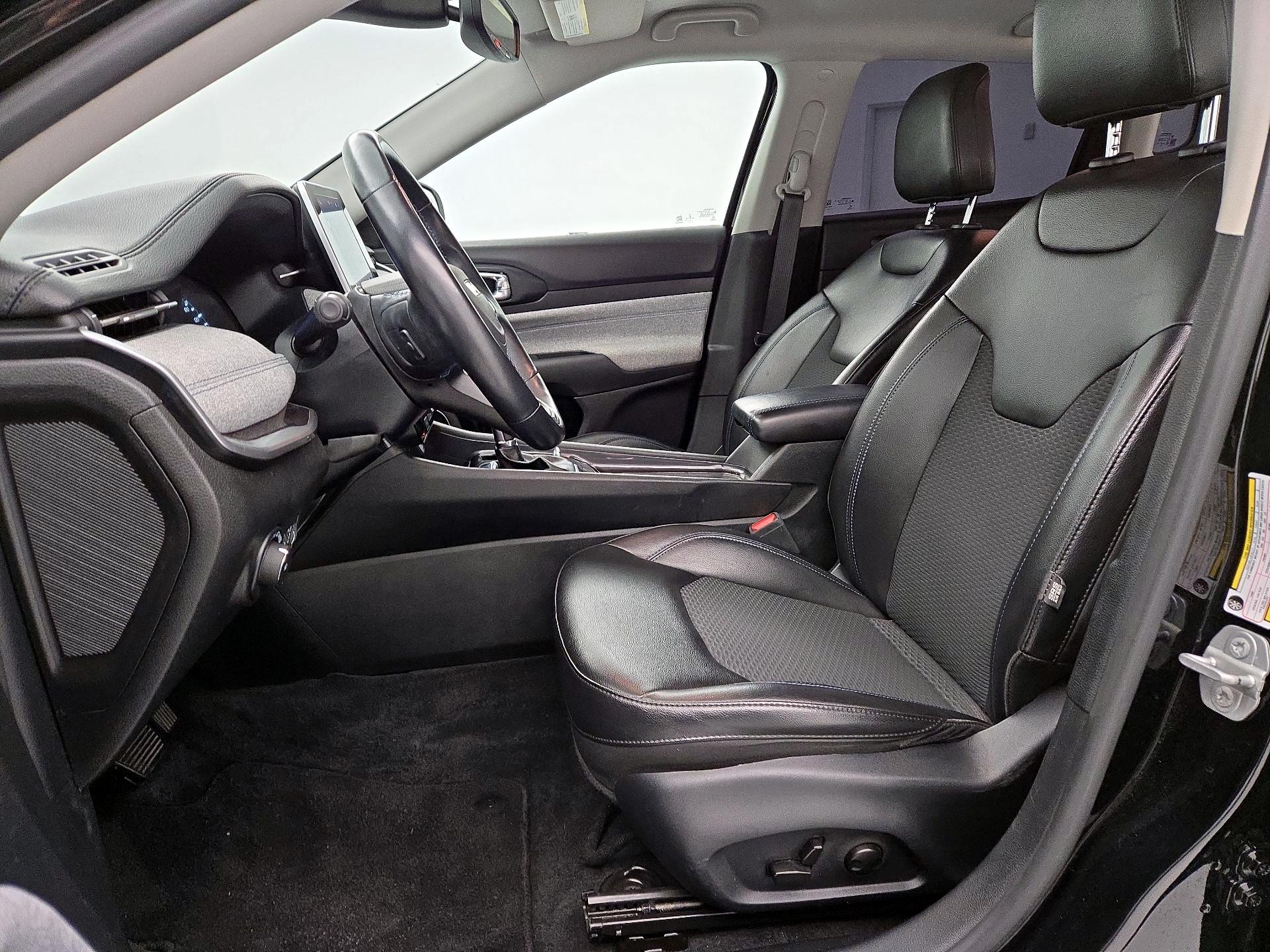 Thumbnail: 2023 Jeep Grand Cherokee L - 11