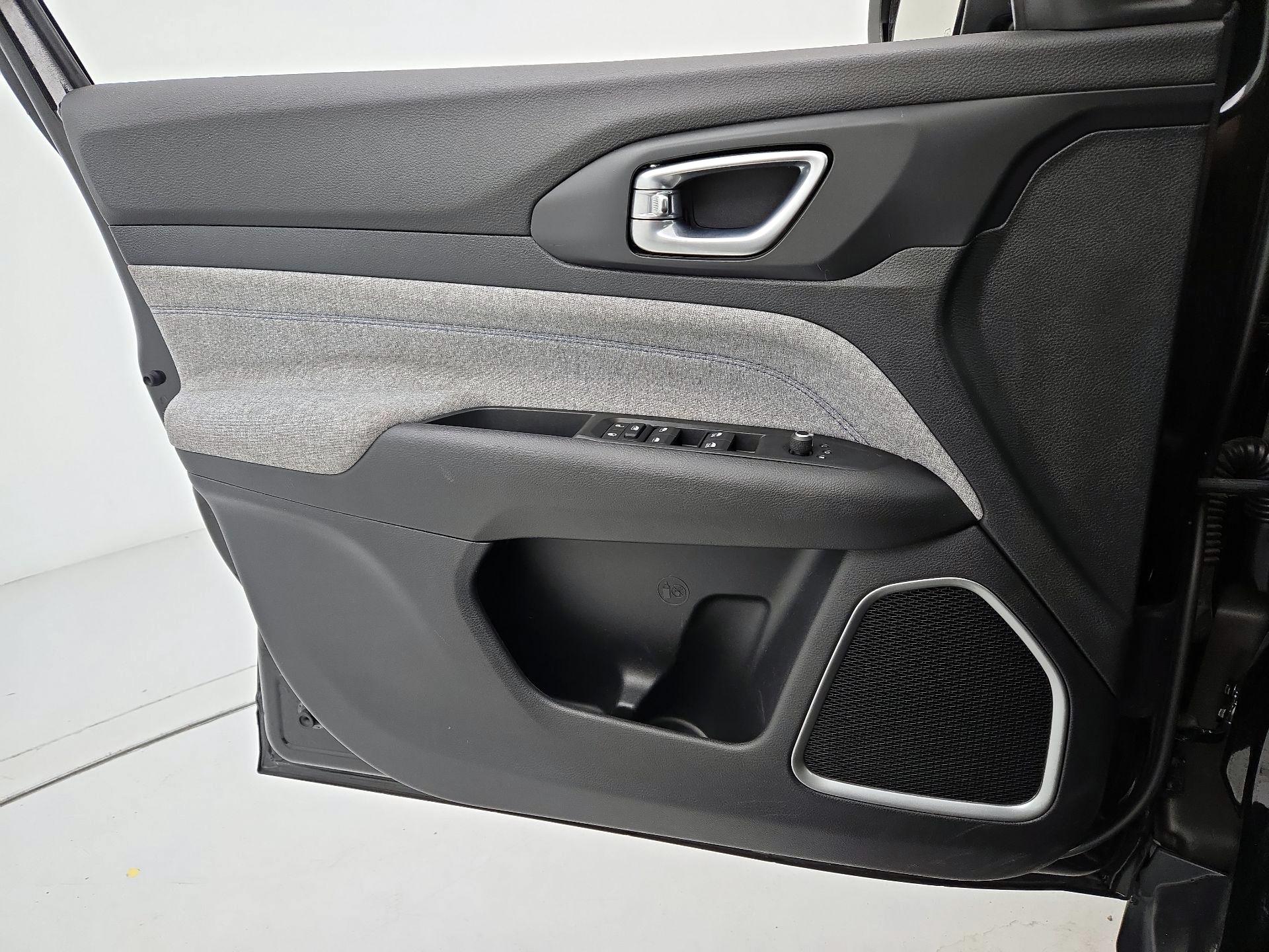 Thumbnail: 2023 Jeep Grand Cherokee L - 12