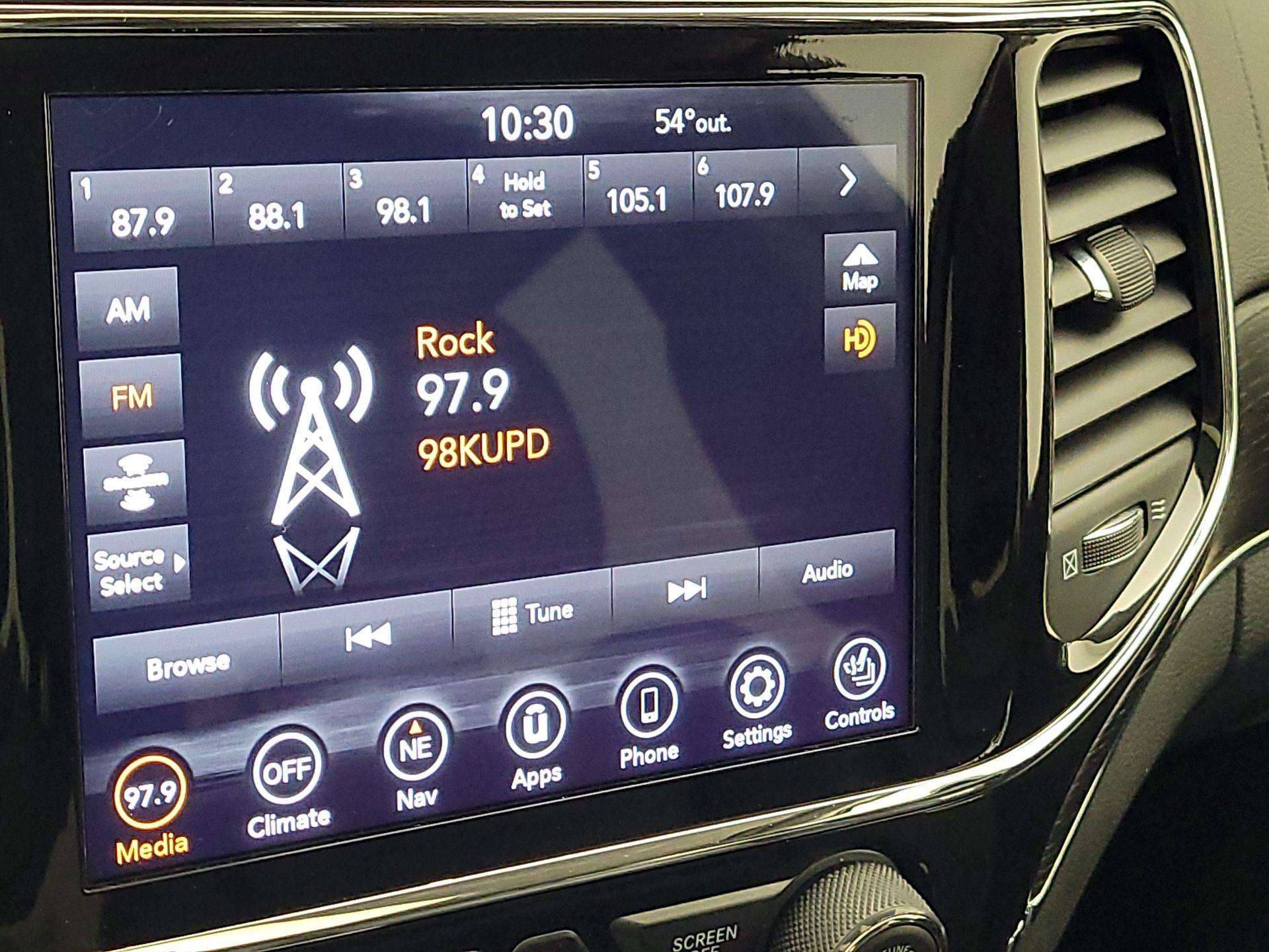 Thumbnail: 2021 Jeep Grand Cherokee - 16