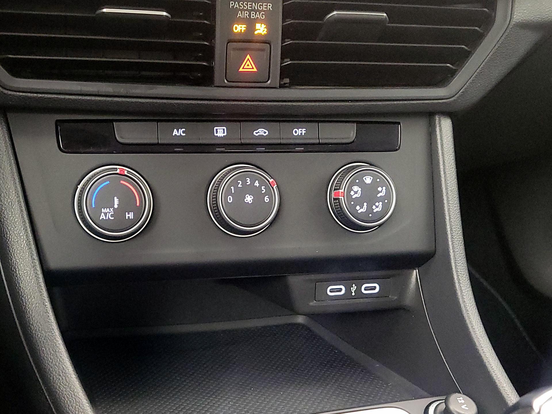 Thumbnail: 2024 Volkswagen Jetta - 16