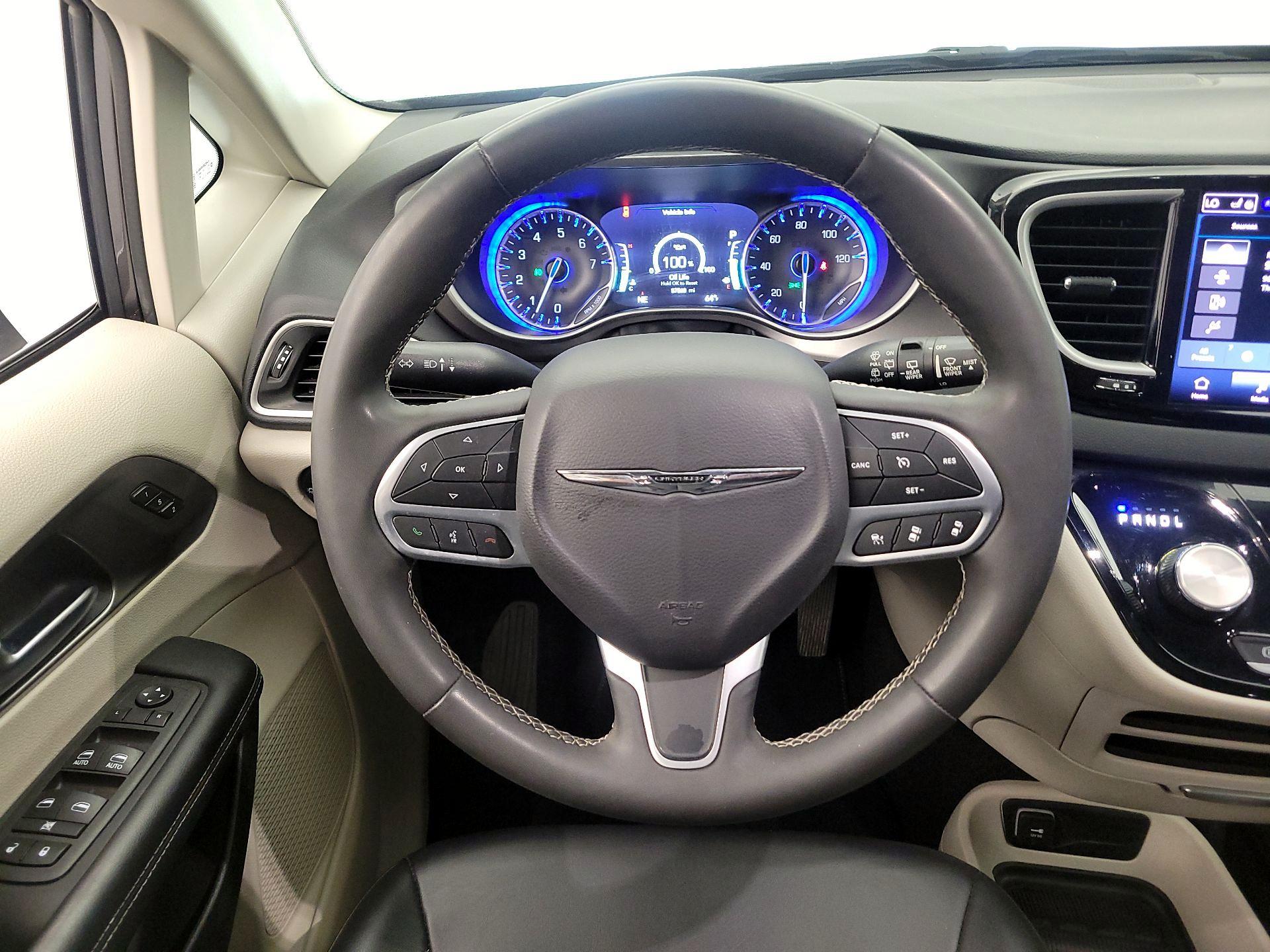 Thumbnail: 2023 Chrysler Pacifica - 10