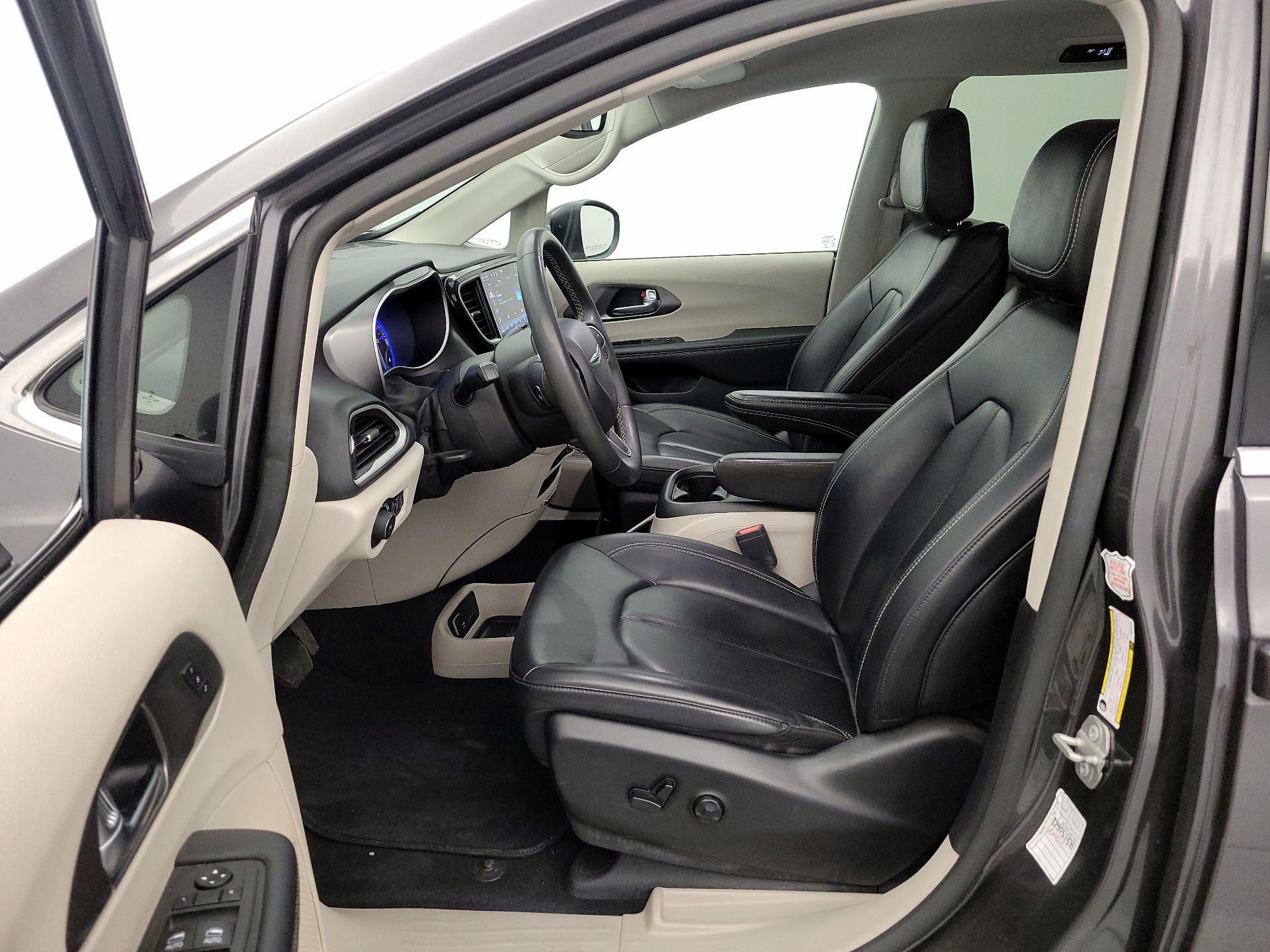 Thumbnail: 2023 Chrysler Pacifica - 11