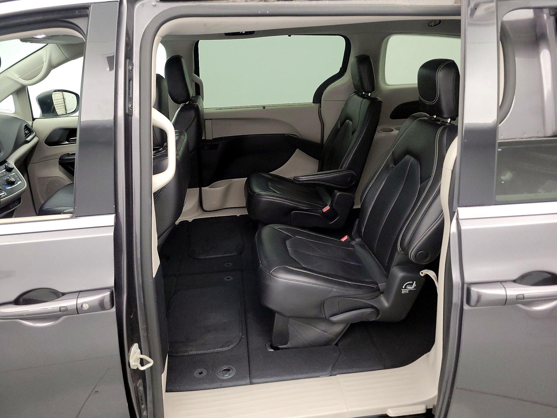 Thumbnail: 2023 Chrysler Pacifica - 19