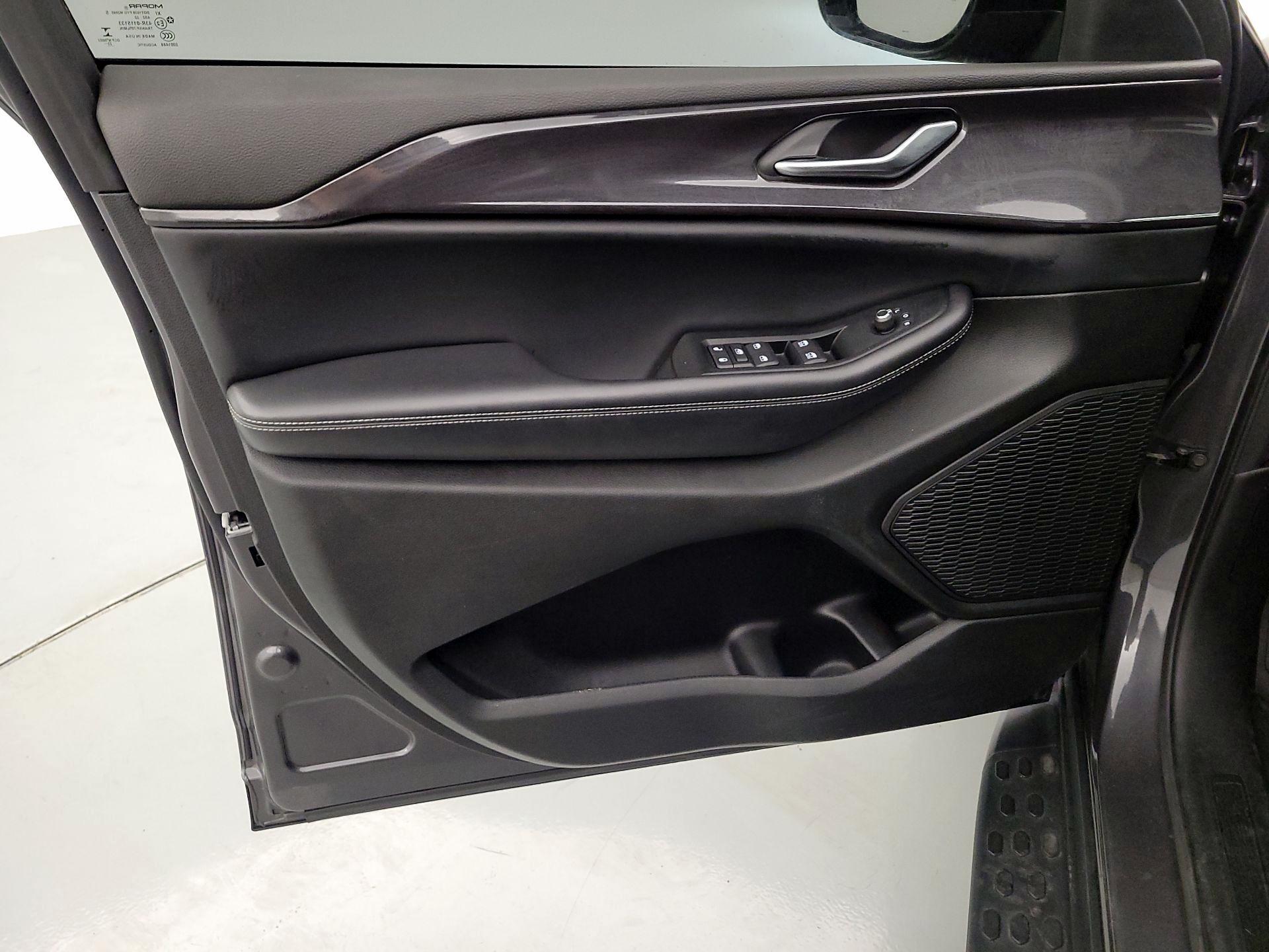 Thumbnail: 2023 Jeep Grand Cherokee L - 12