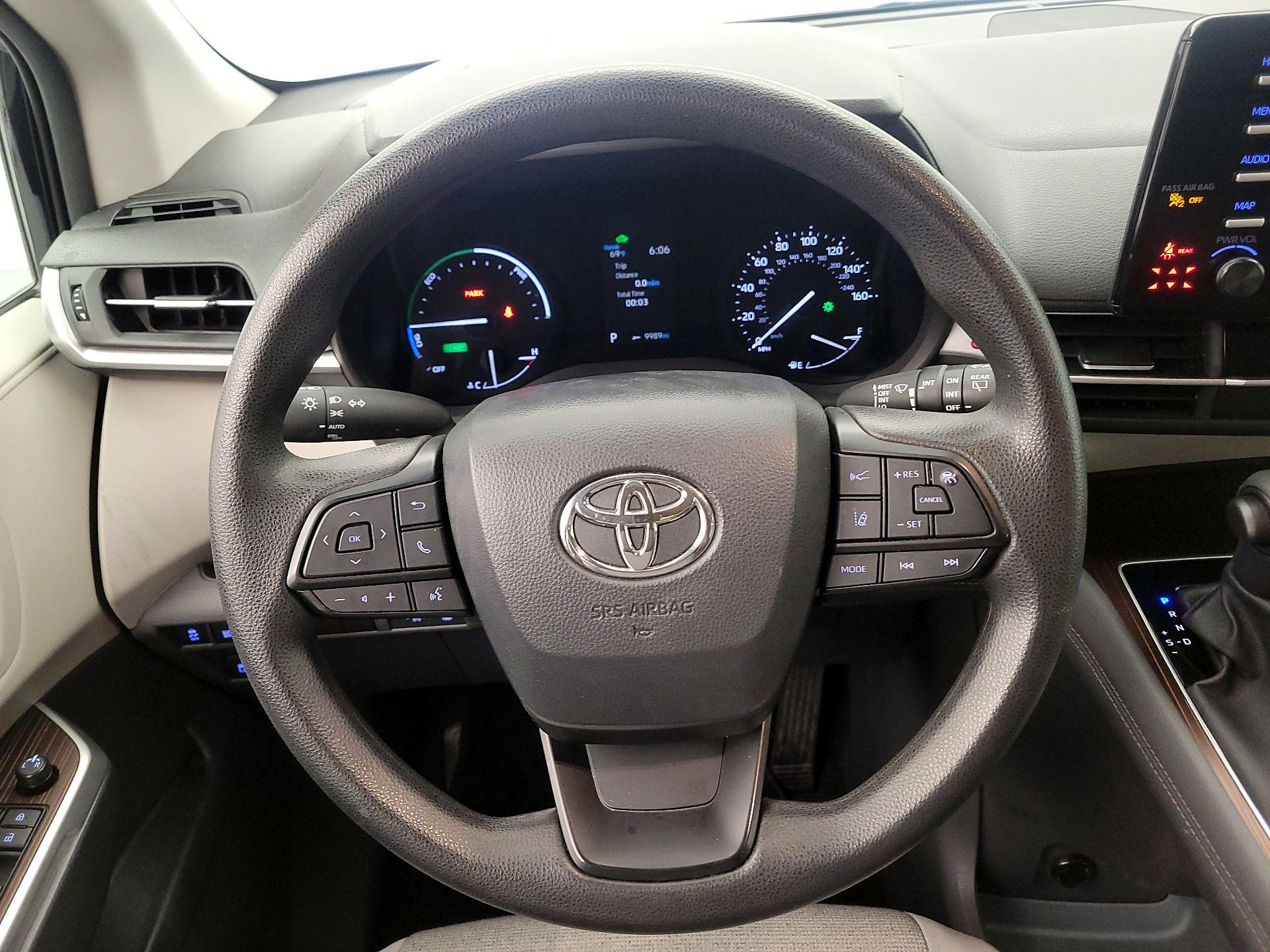 Thumbnail: 2024 Toyota Sienna - 10