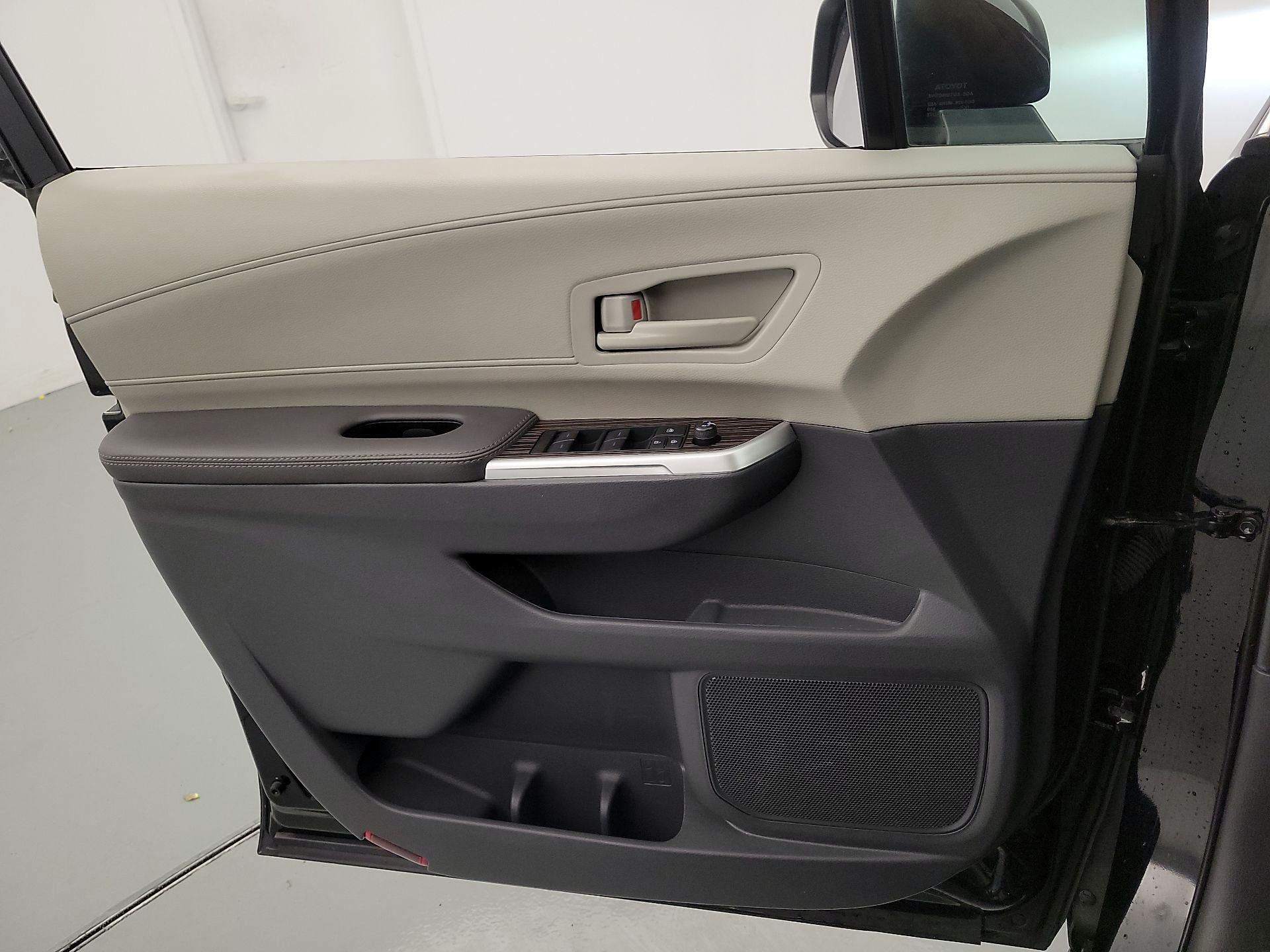 Thumbnail: 2024 Toyota Sienna - 12