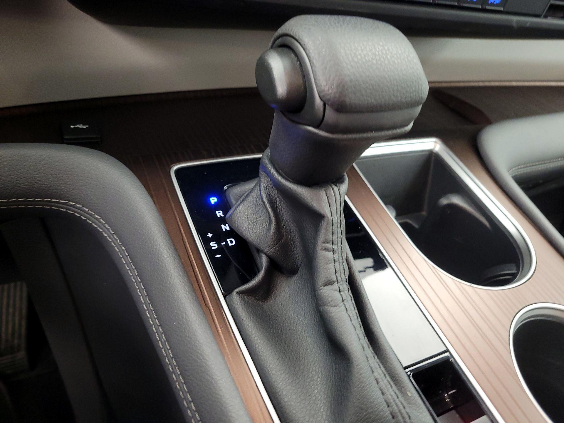 Thumbnail: 2024 Toyota Sienna - 17