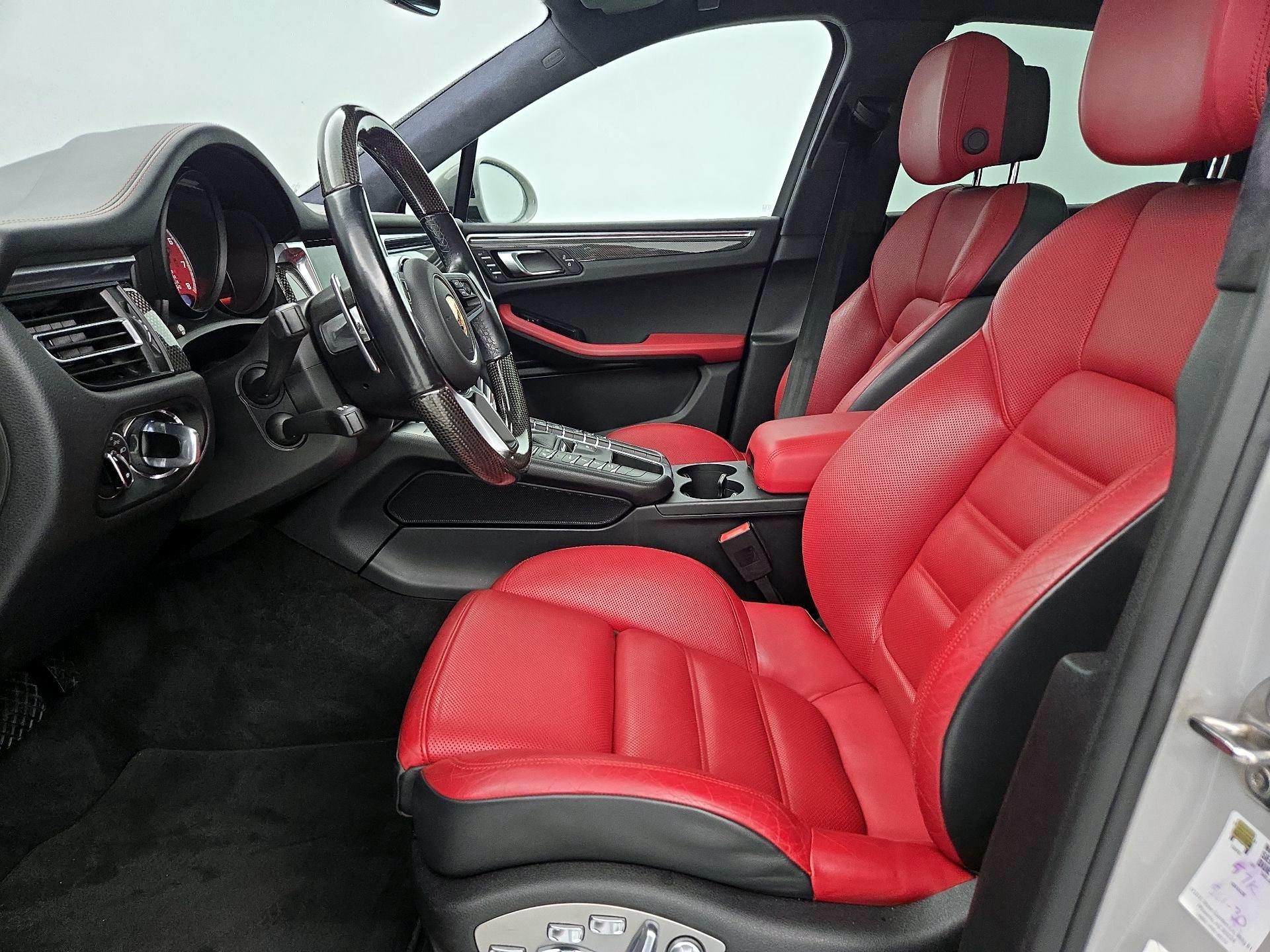 Thumbnail: 2020 Porsche Macan - 11