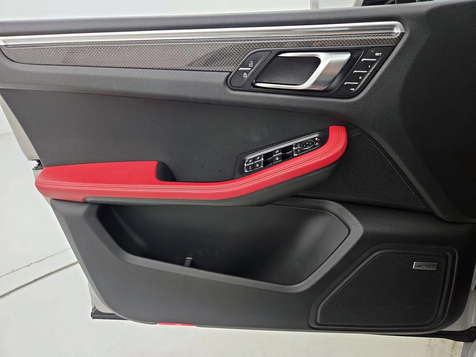 Thumbnail: 2020 Porsche Macan - 12