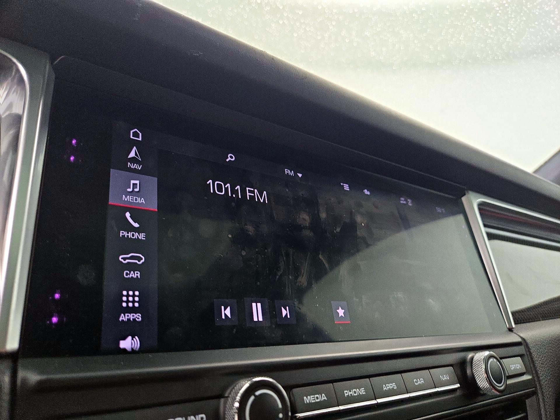 Thumbnail: 2020 Porsche Macan - 16