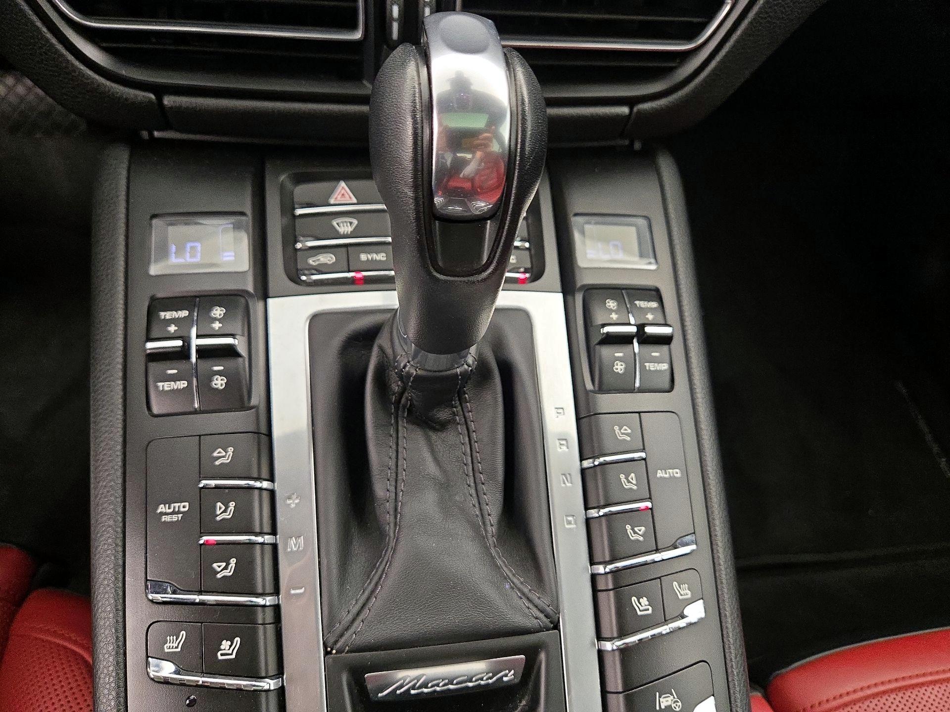 Thumbnail: 2020 Porsche Macan - 18