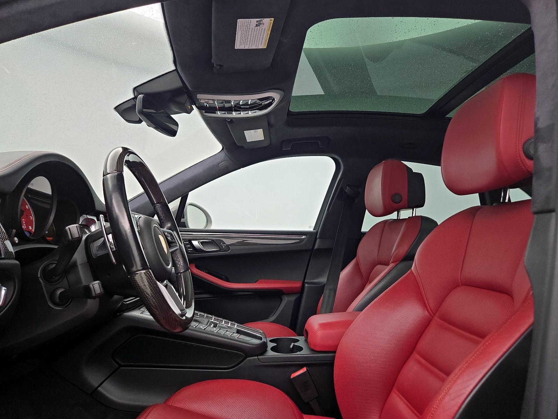 Thumbnail: 2020 Porsche Macan - 20