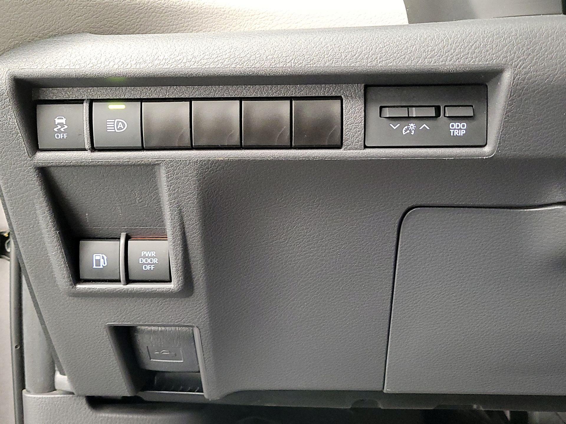 Thumbnail: 2024 Toyota Sienna - 13