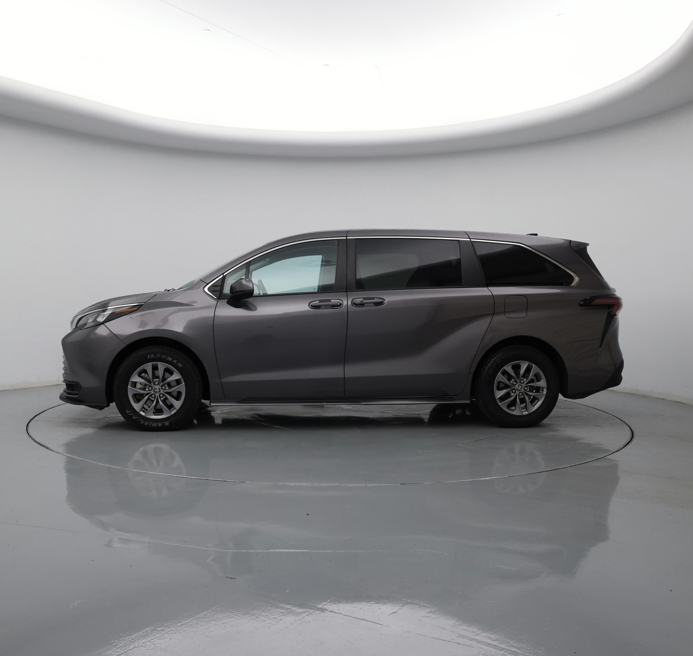 Thumbnail: 2024 Toyota Sienna - 3