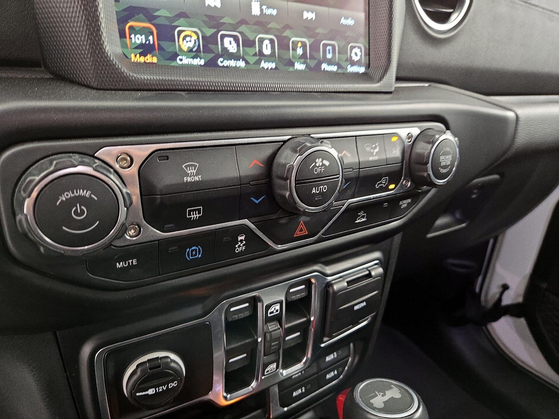 Thumbnail: 2022 Jeep Wrangler - 17