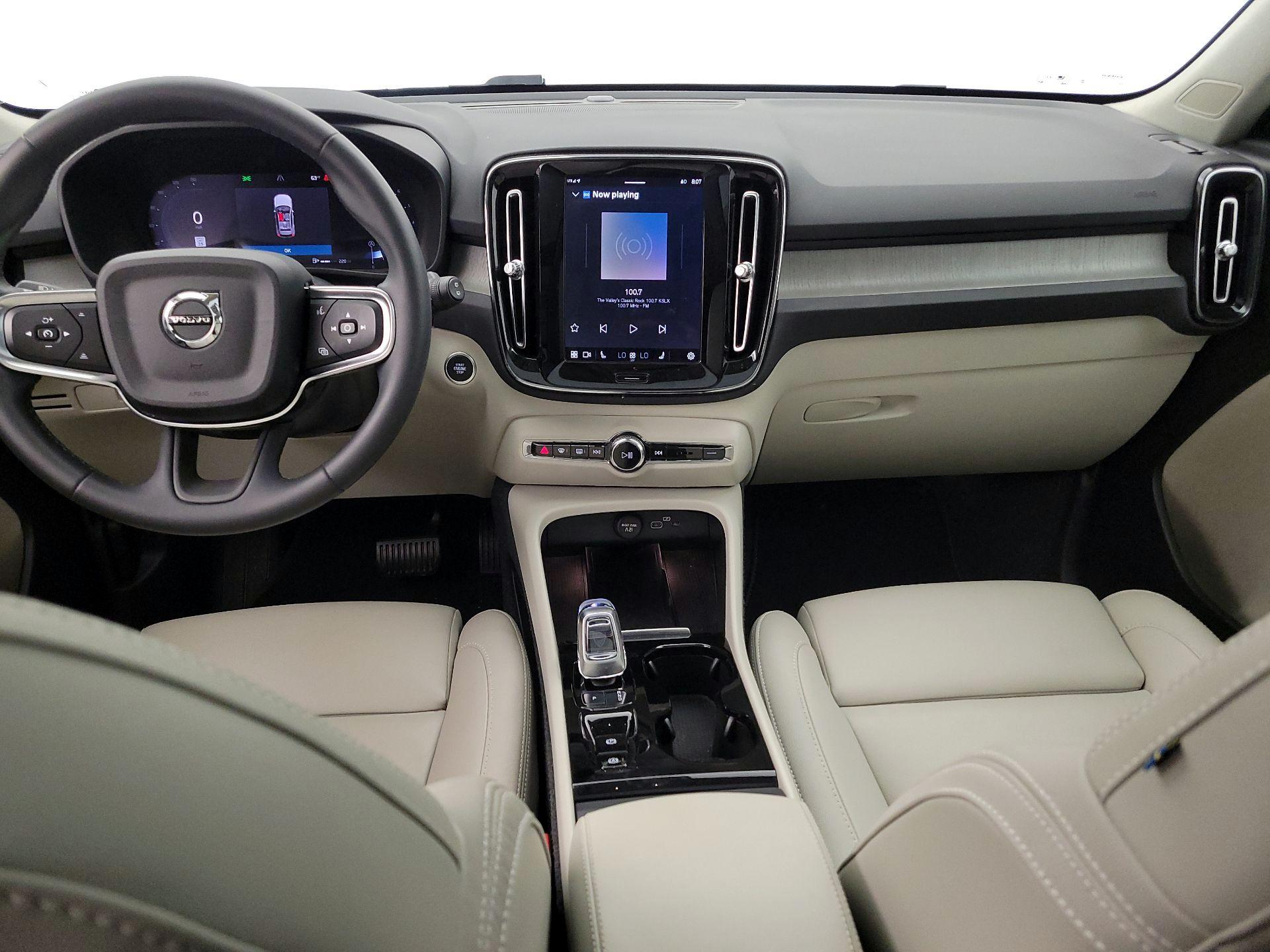 Thumbnail: 2024 Volvo XC40 - 9