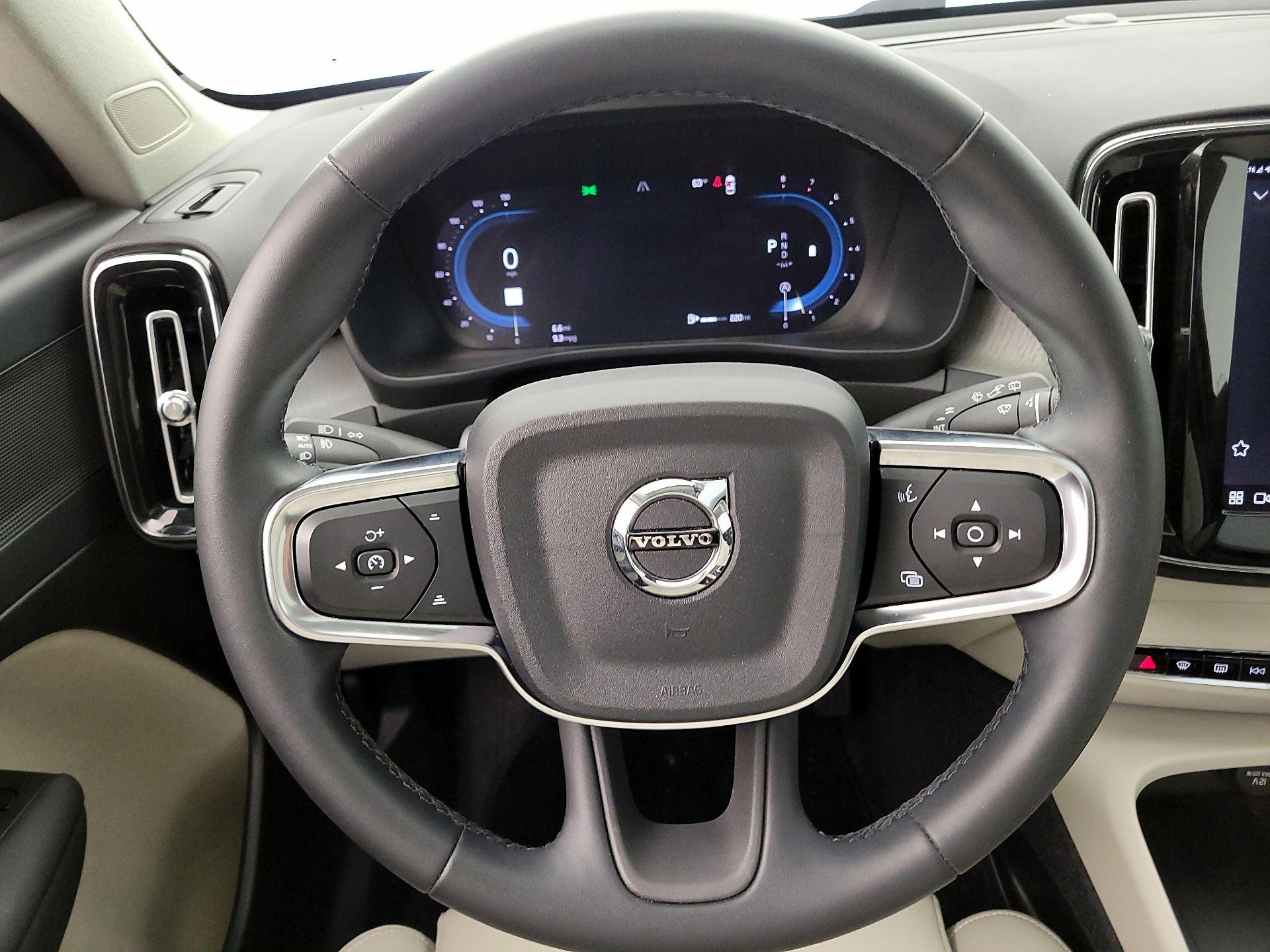 Thumbnail: 2024 Volvo XC40 - 10