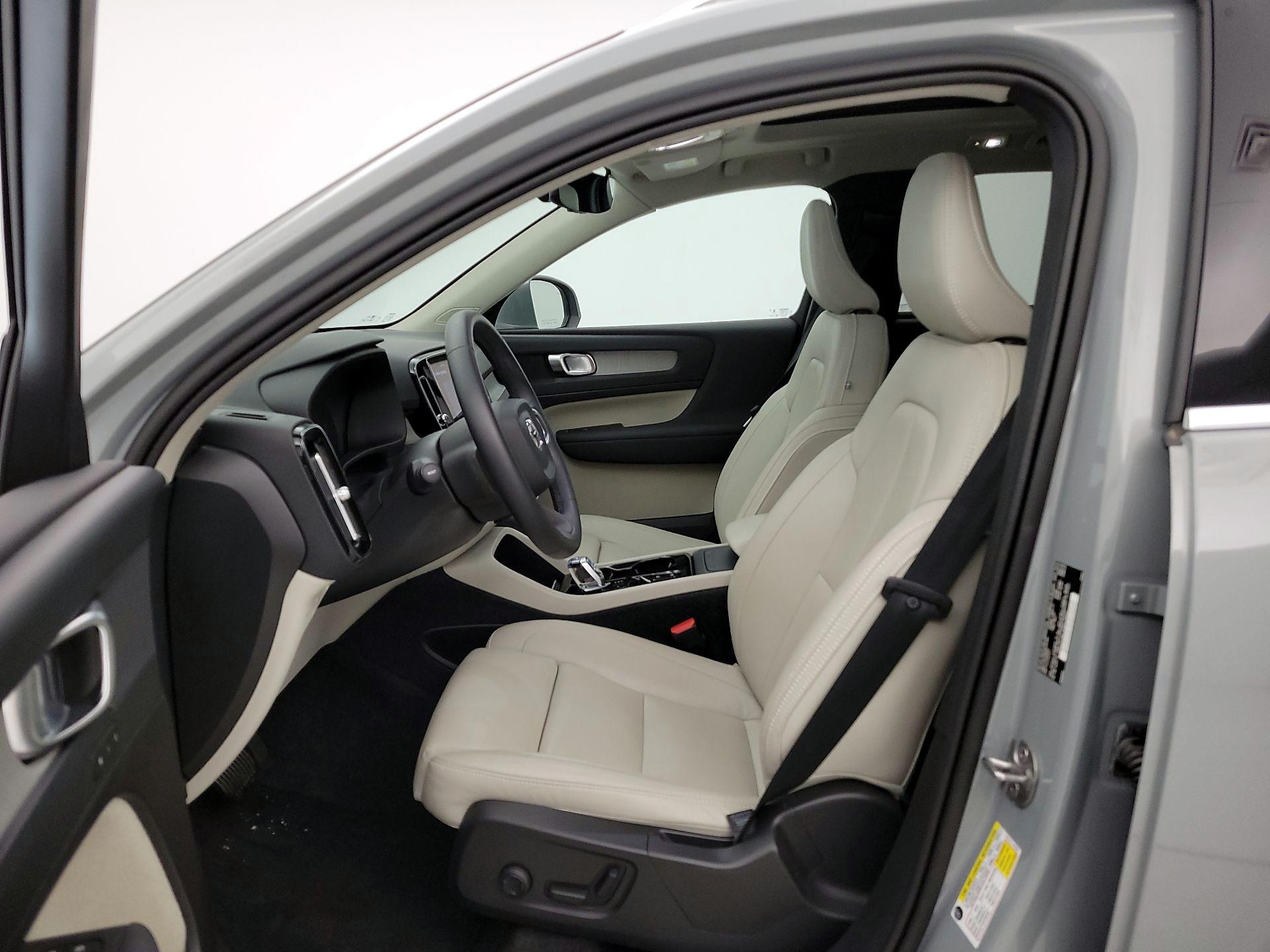 Thumbnail: 2024 Volvo XC40 - 11