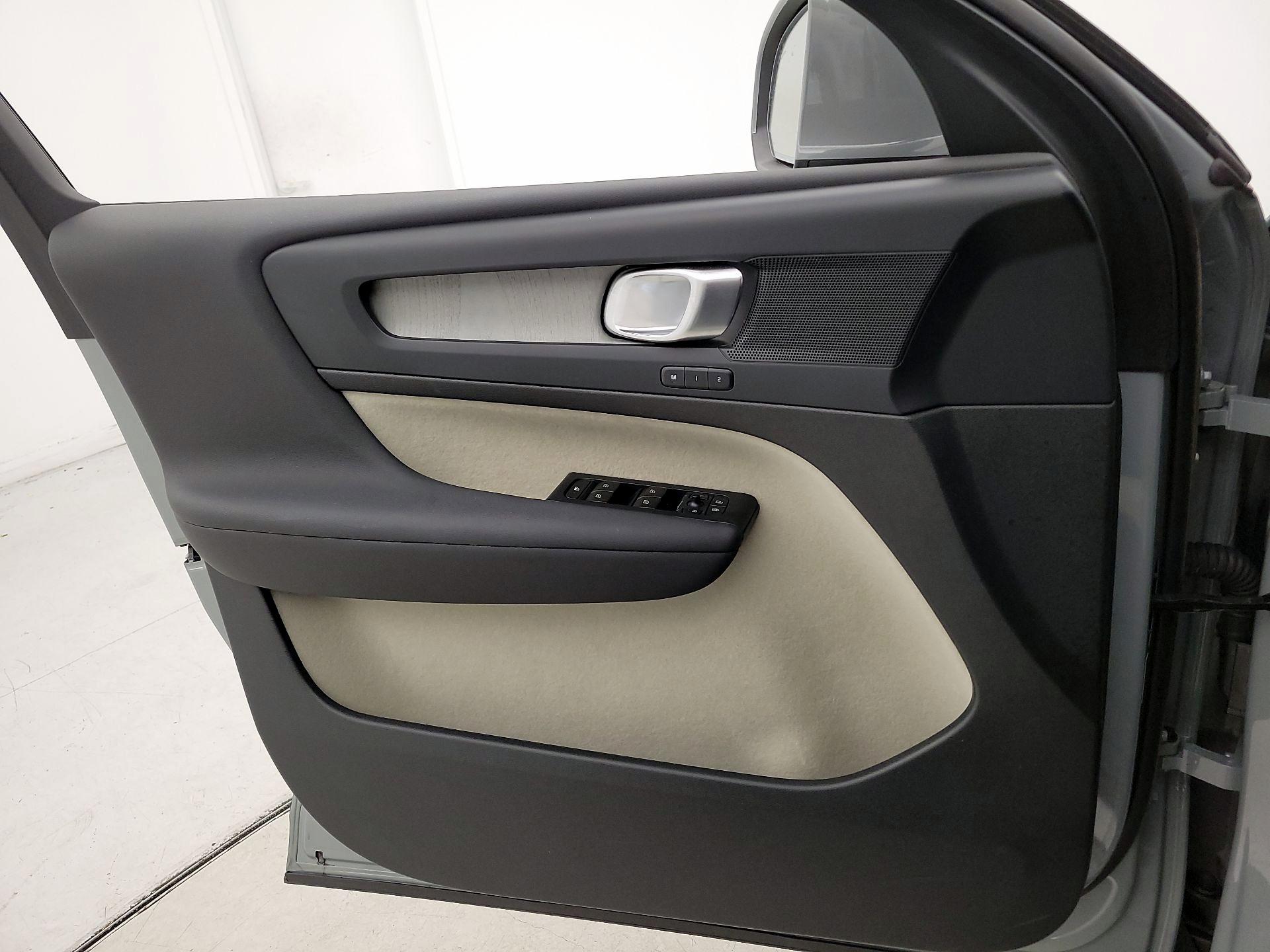 Thumbnail: 2024 Volvo XC40 - 12