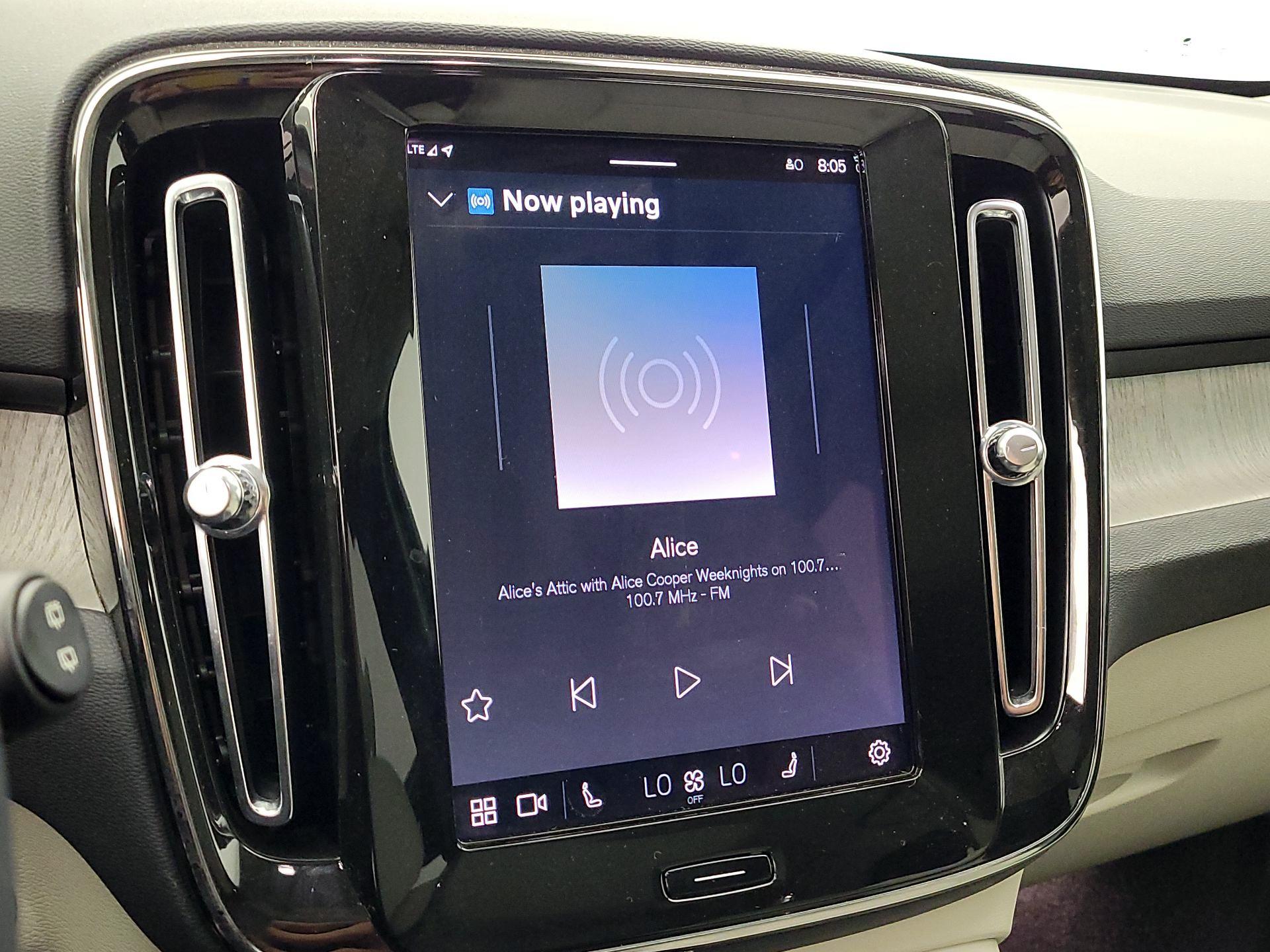 Thumbnail: 2024 Volvo XC40 - 14